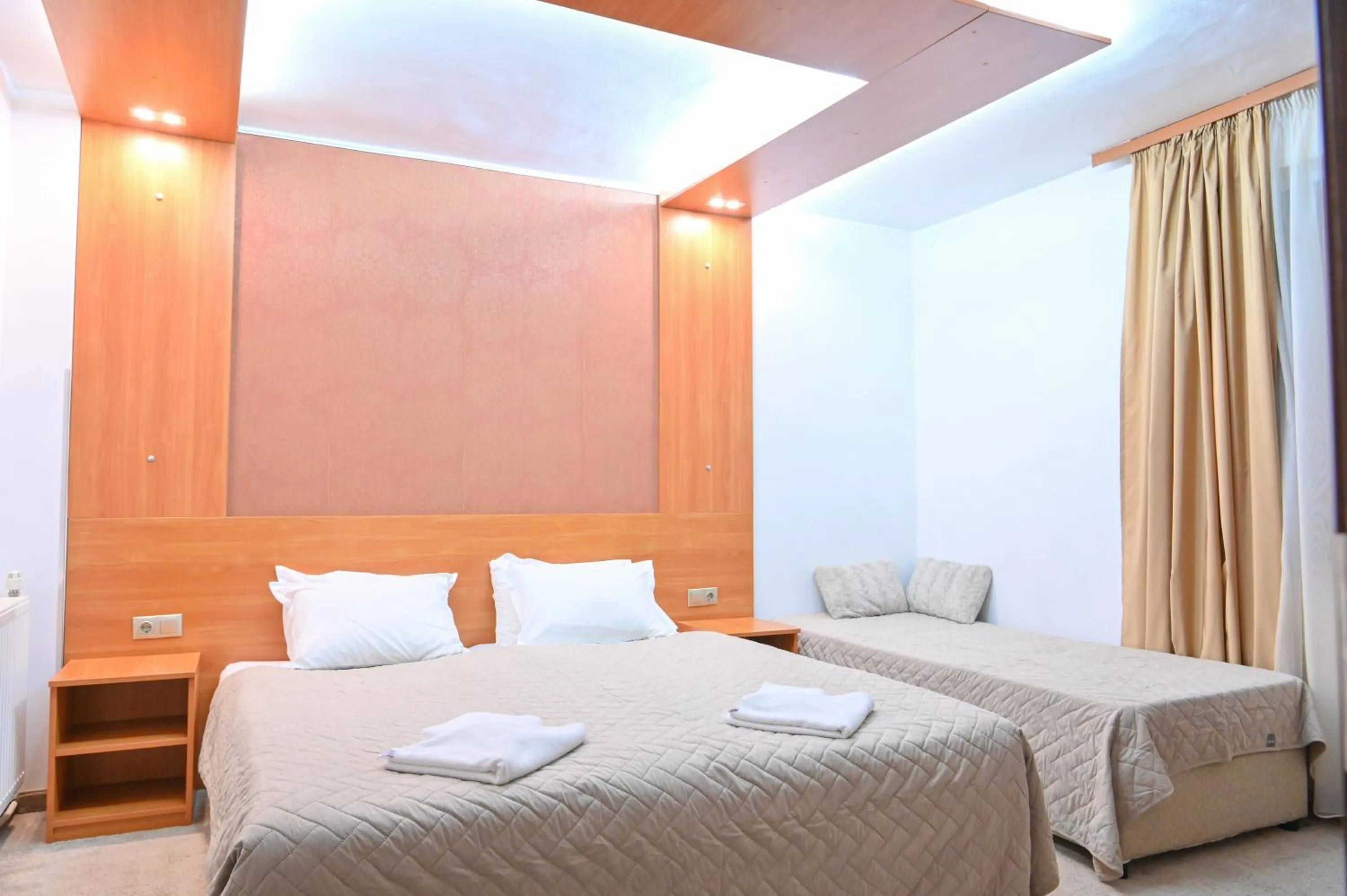 Bed in Hotel Rothmans-Breakfast - Free parking - Lobby