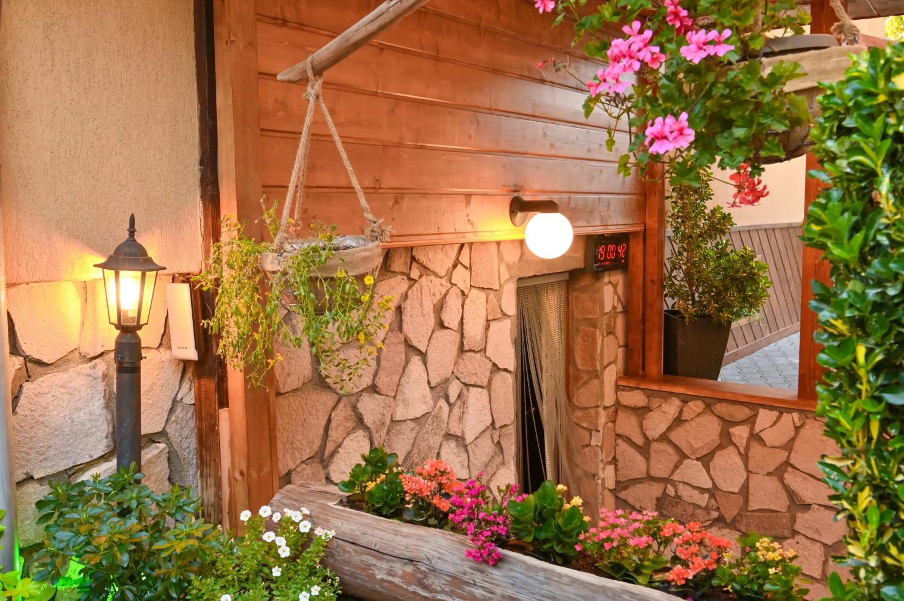 Property building in Hotel Rothmans-Breakfast - Free parking - Lobby