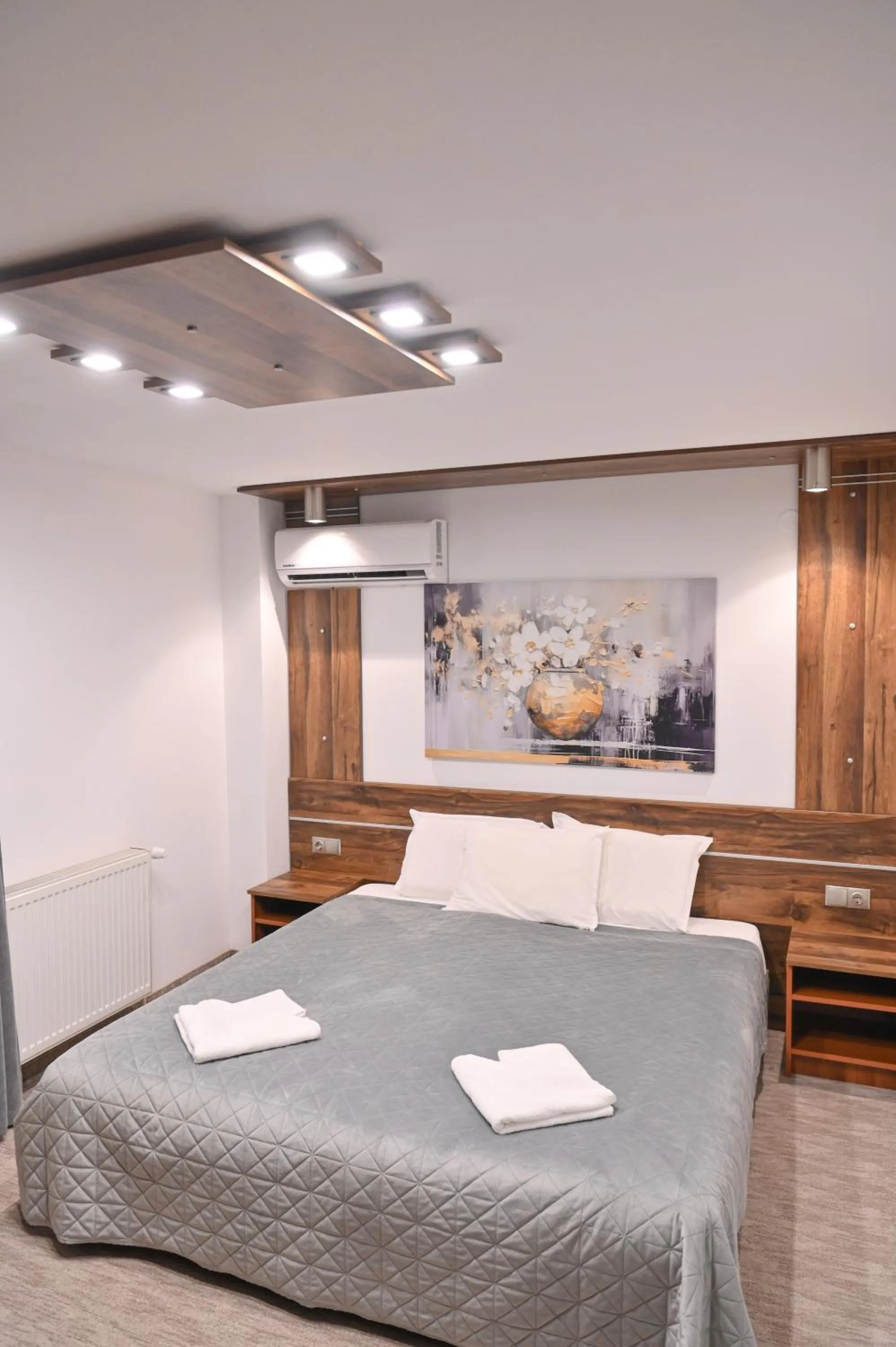 Bed in Hotel Rothmans-Breakfast - Free parking - Lobby