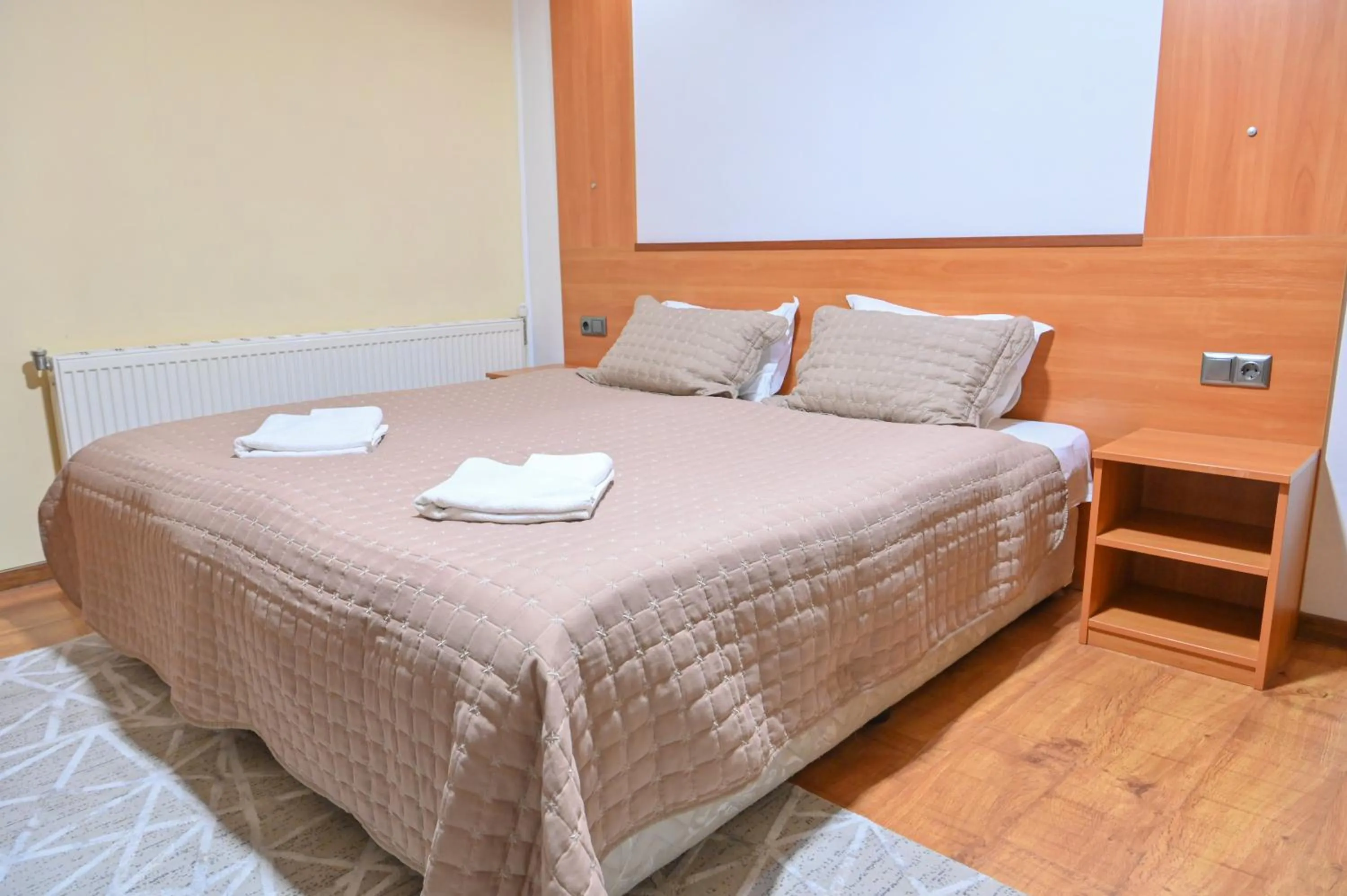 Bed in Hotel Rothmans-Breakfast - Free parking - Lobby