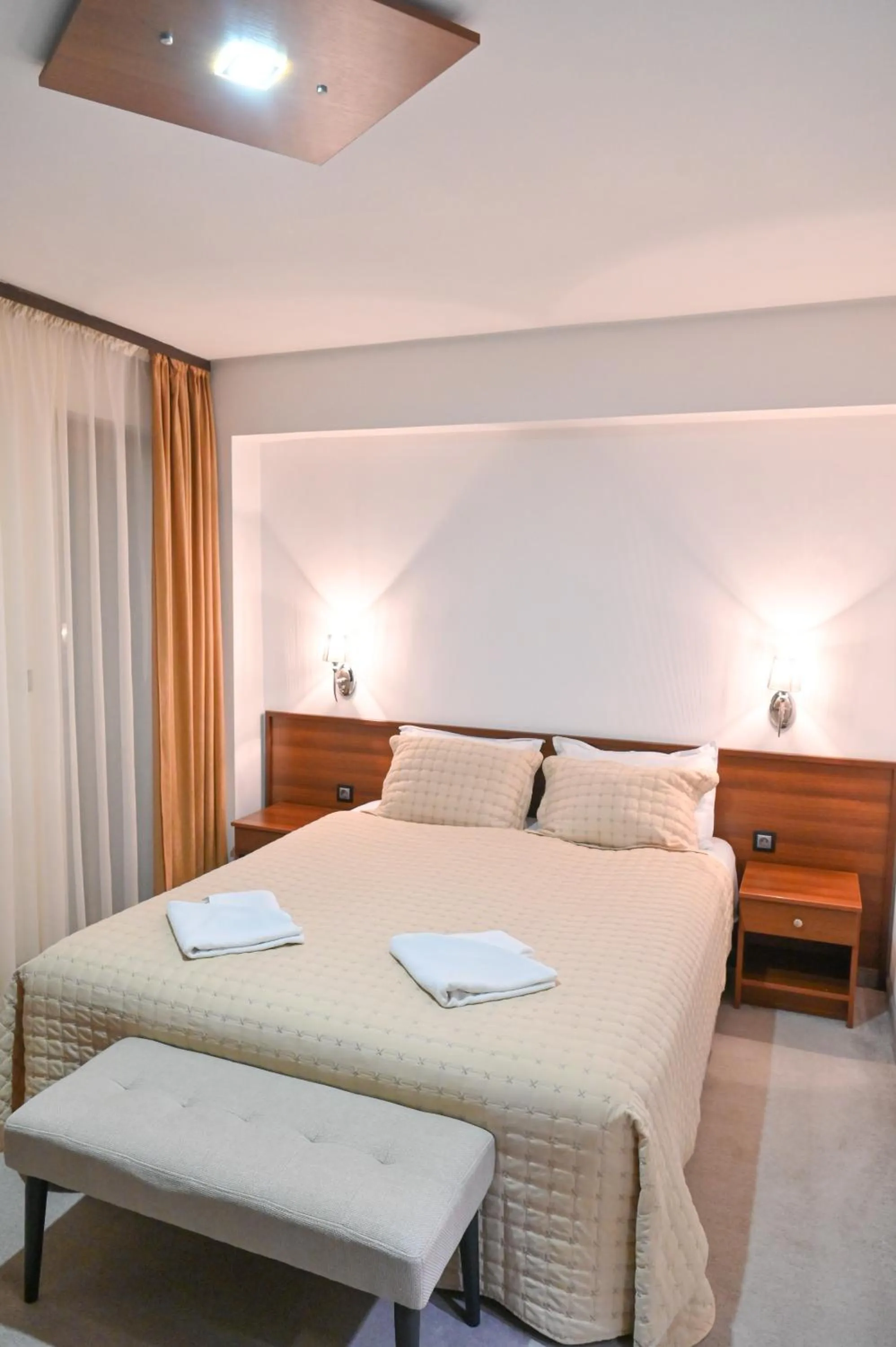 Bed in Hotel Rothmans-Breakfast - Free parking - Lobby