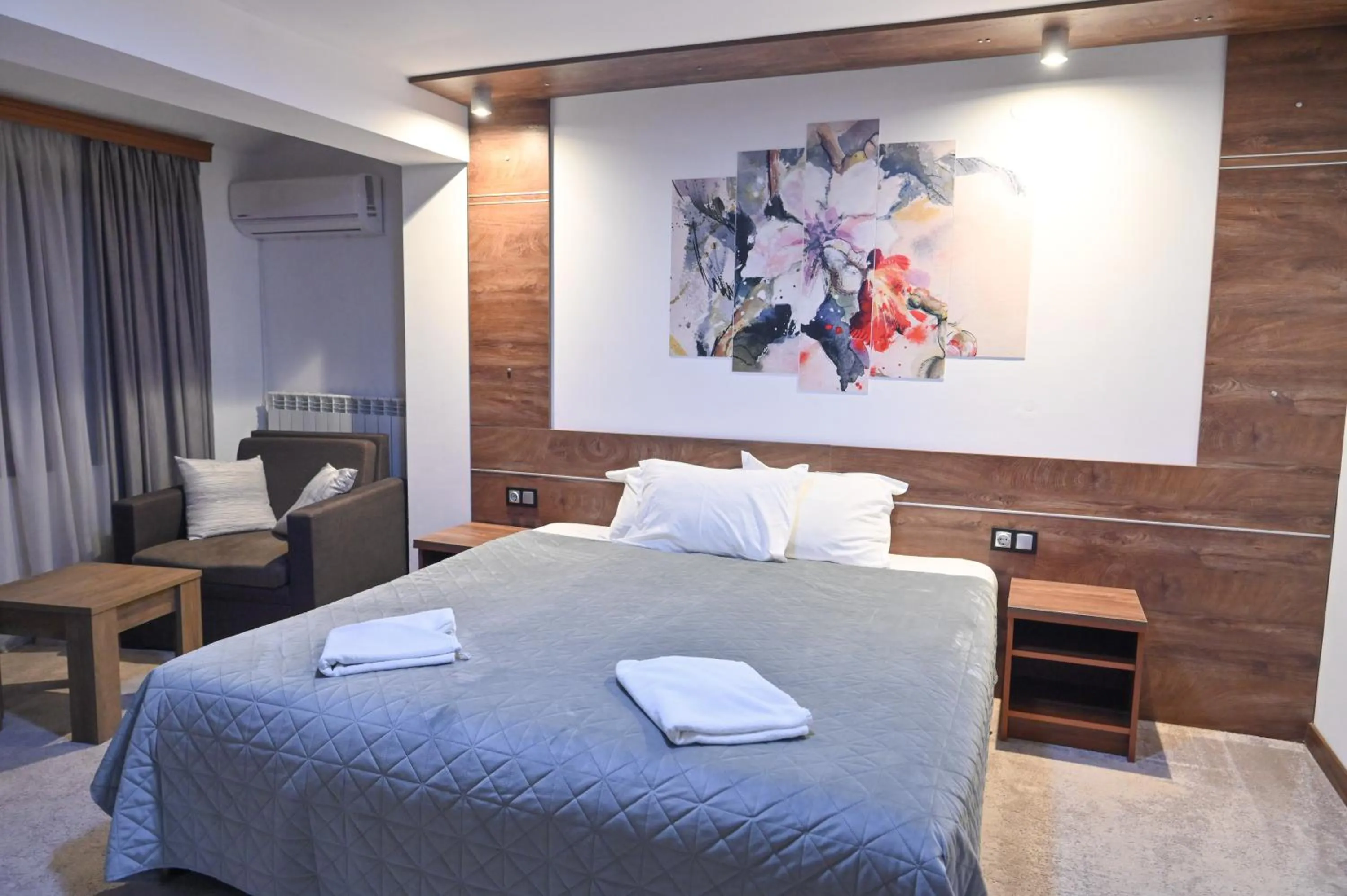 Bed in Hotel Rothmans-Breakfast - Free parking - Lobby