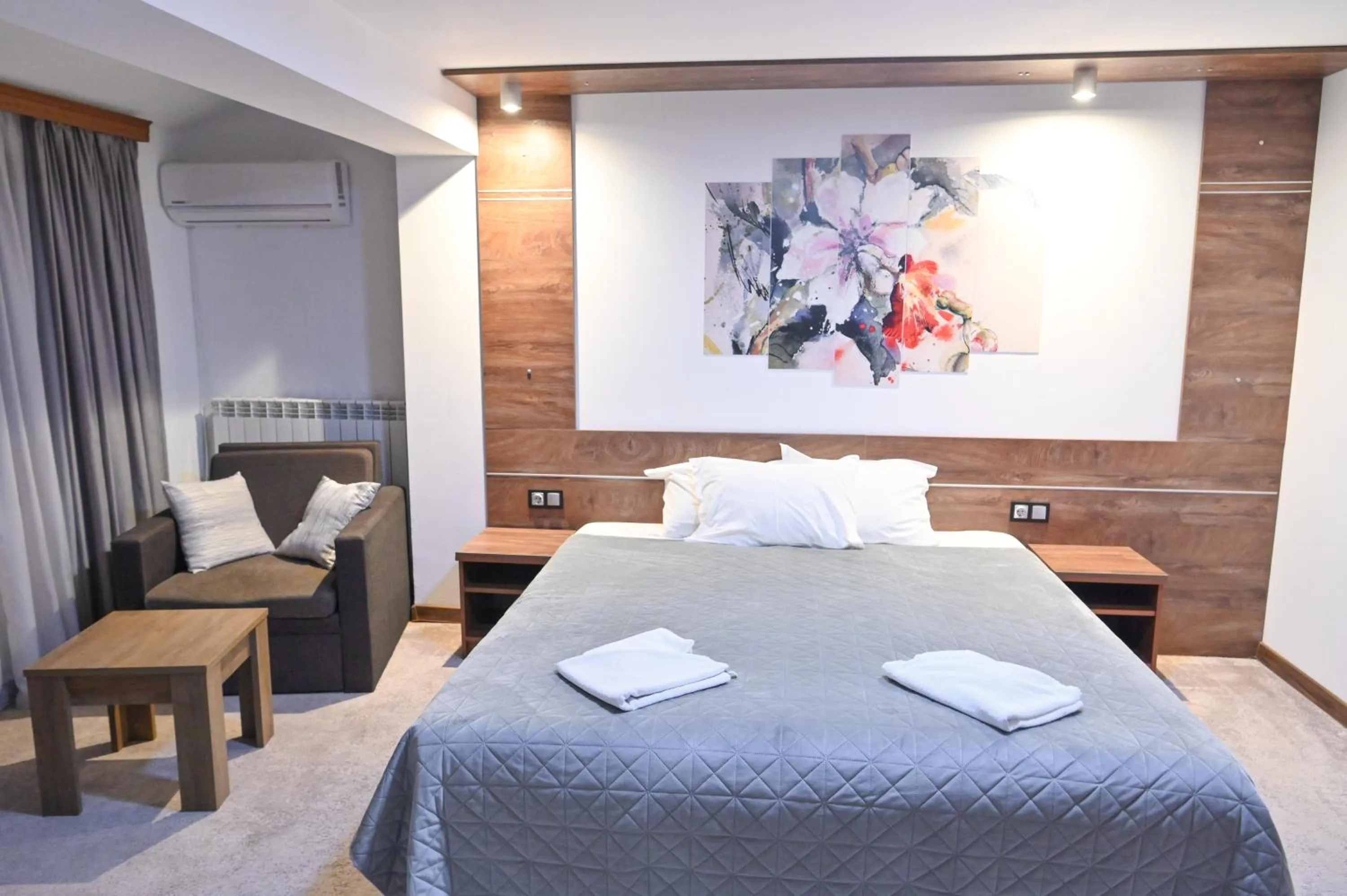 Bed in Hotel Rothmans-Breakfast - Free parking - Lobby