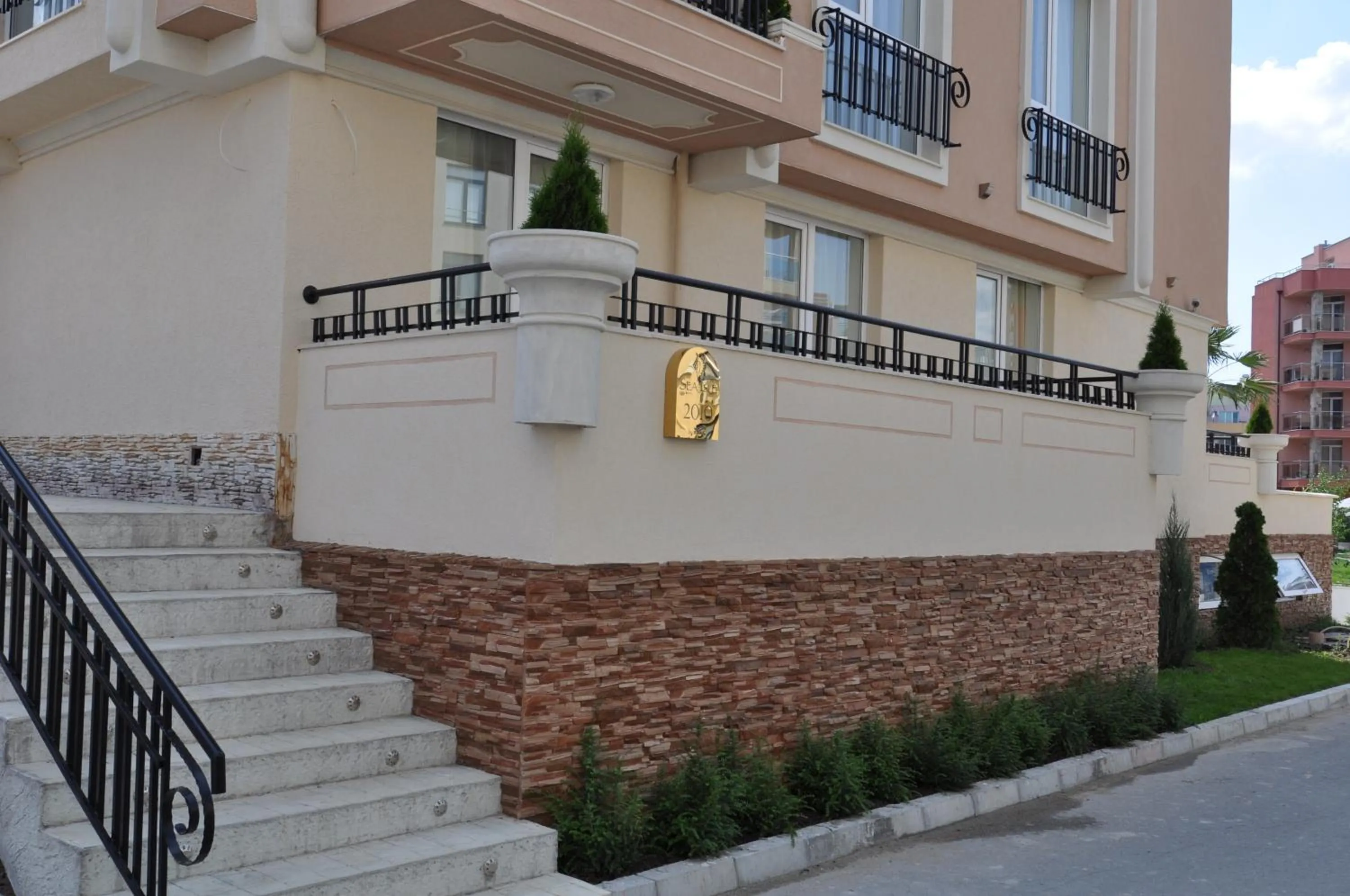 Property building in Boutique Suites Rainbow 4