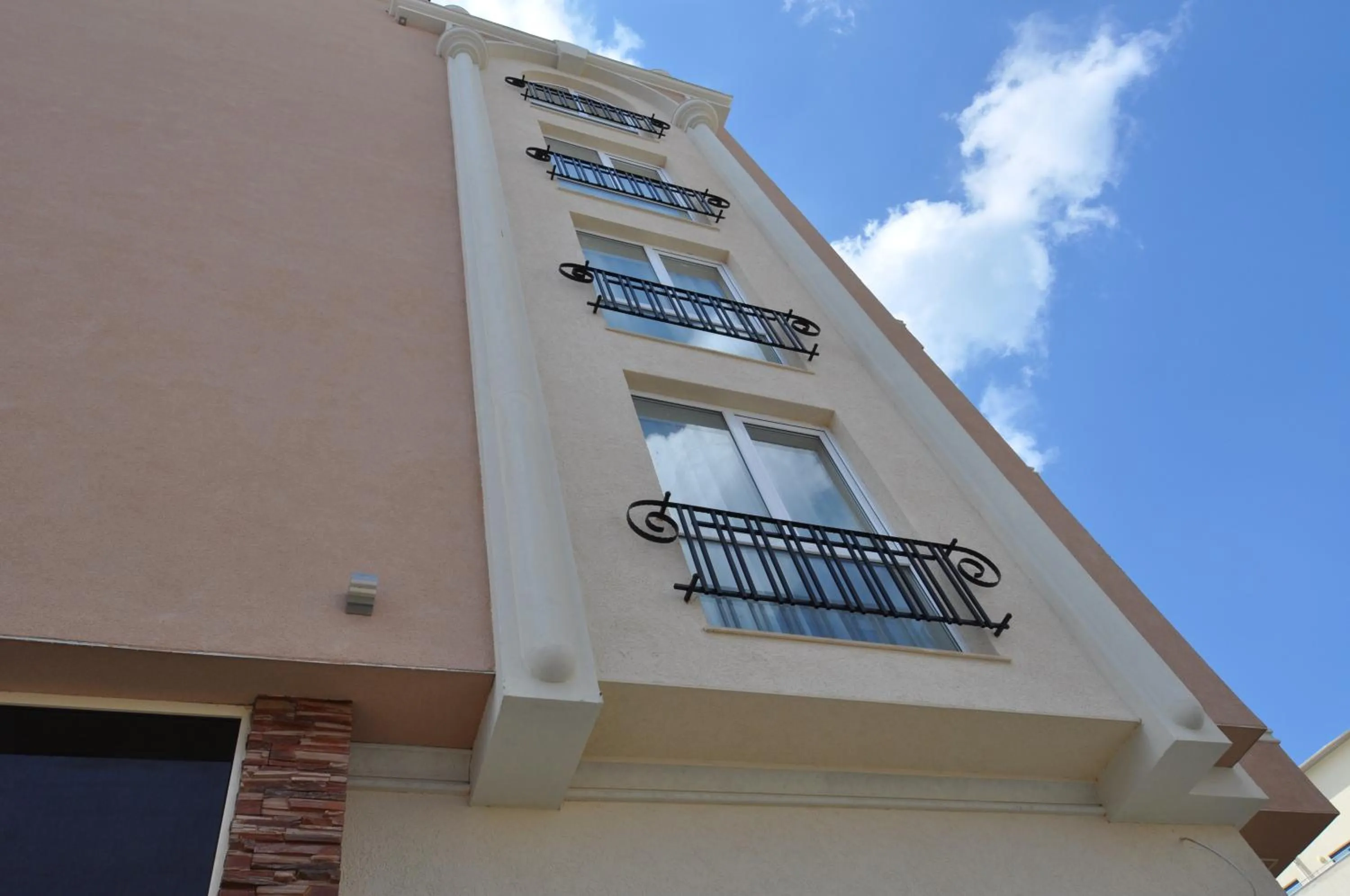 Property building in Boutique Suites Rainbow 4