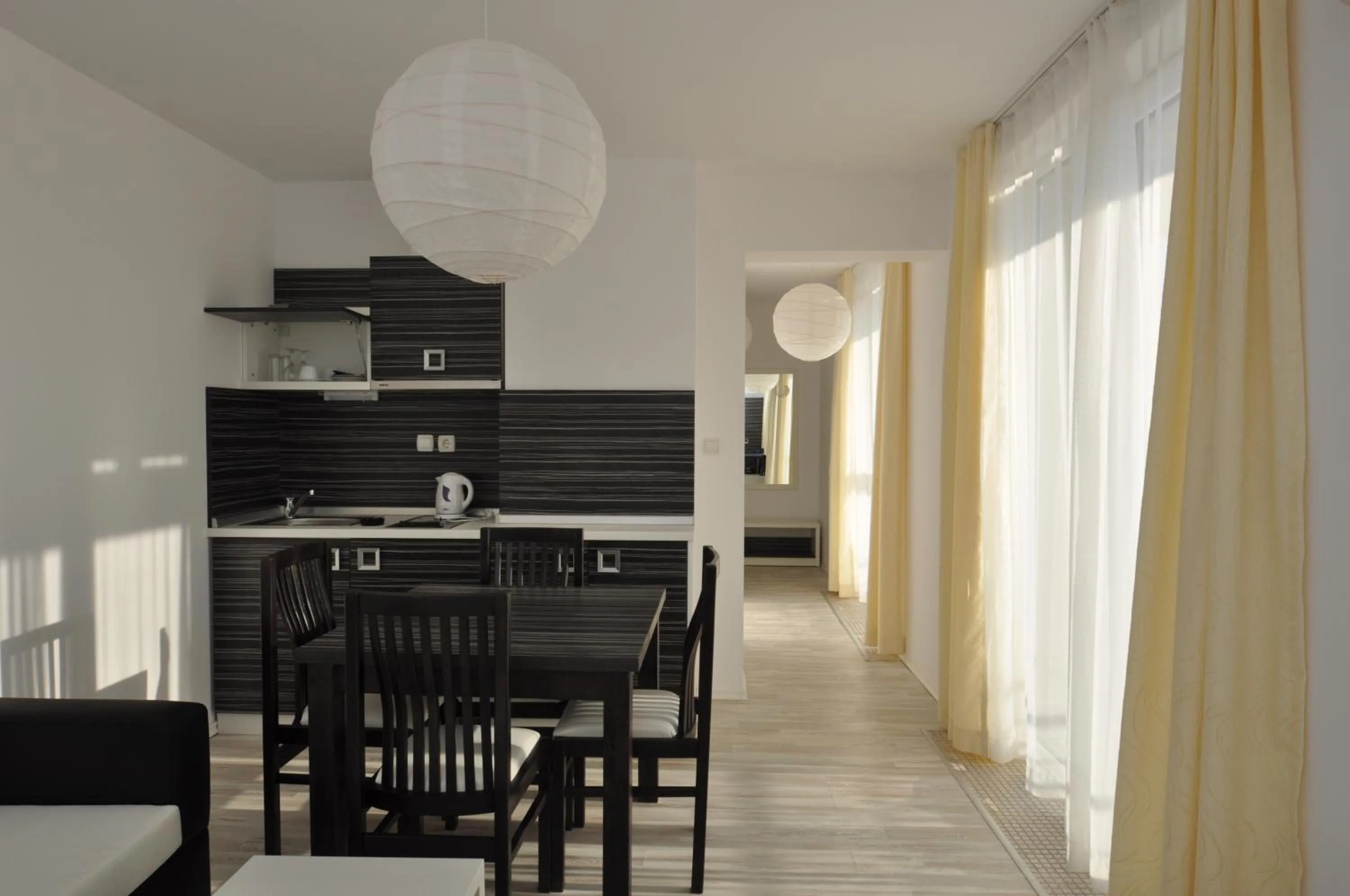 Kitchen or kitchenette in Boutique Suites Rainbow 4