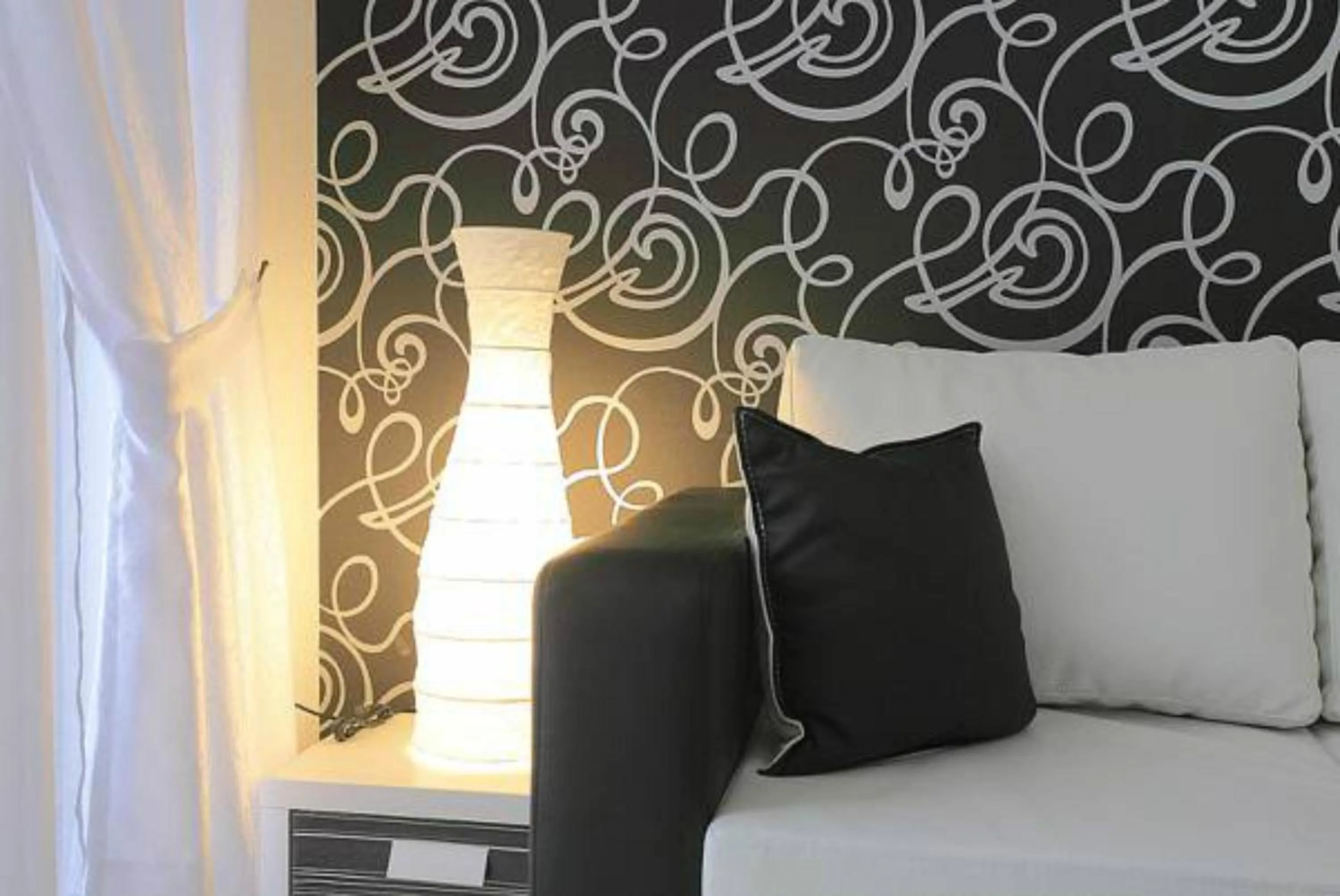 Seating area, Bed in Boutique Suites Rainbow 4