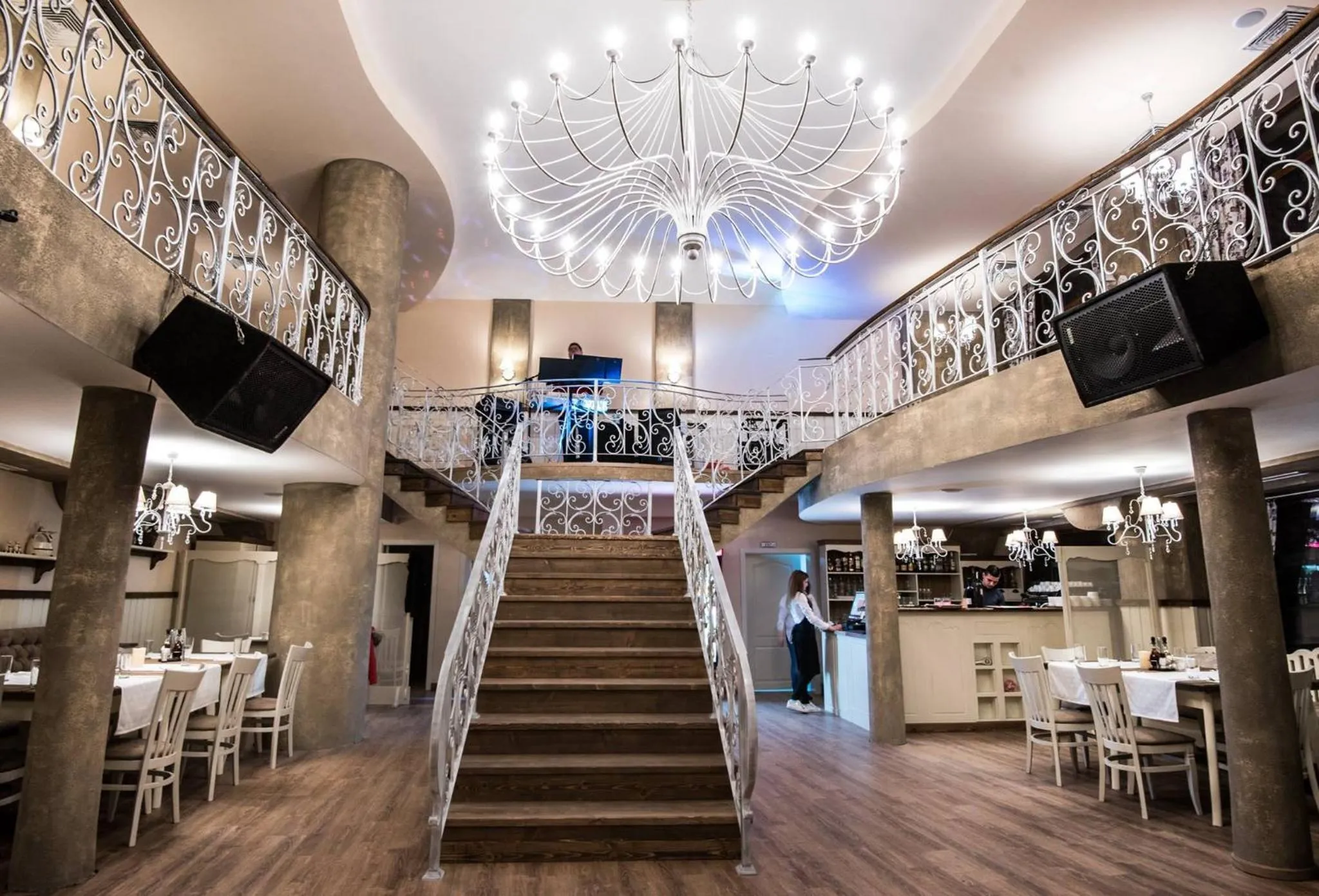 Restaurant/places to eat in Hotel Victoria