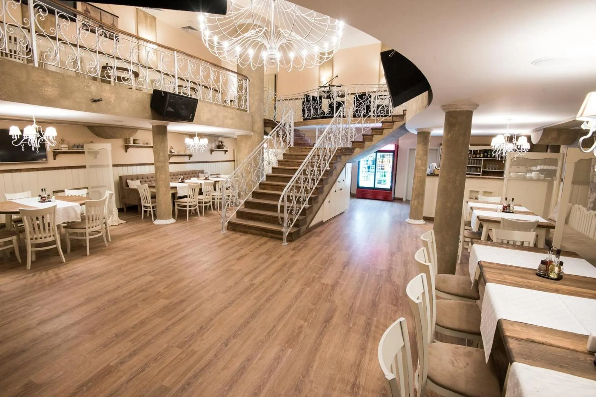 Restaurant/places to eat in Hotel Victoria