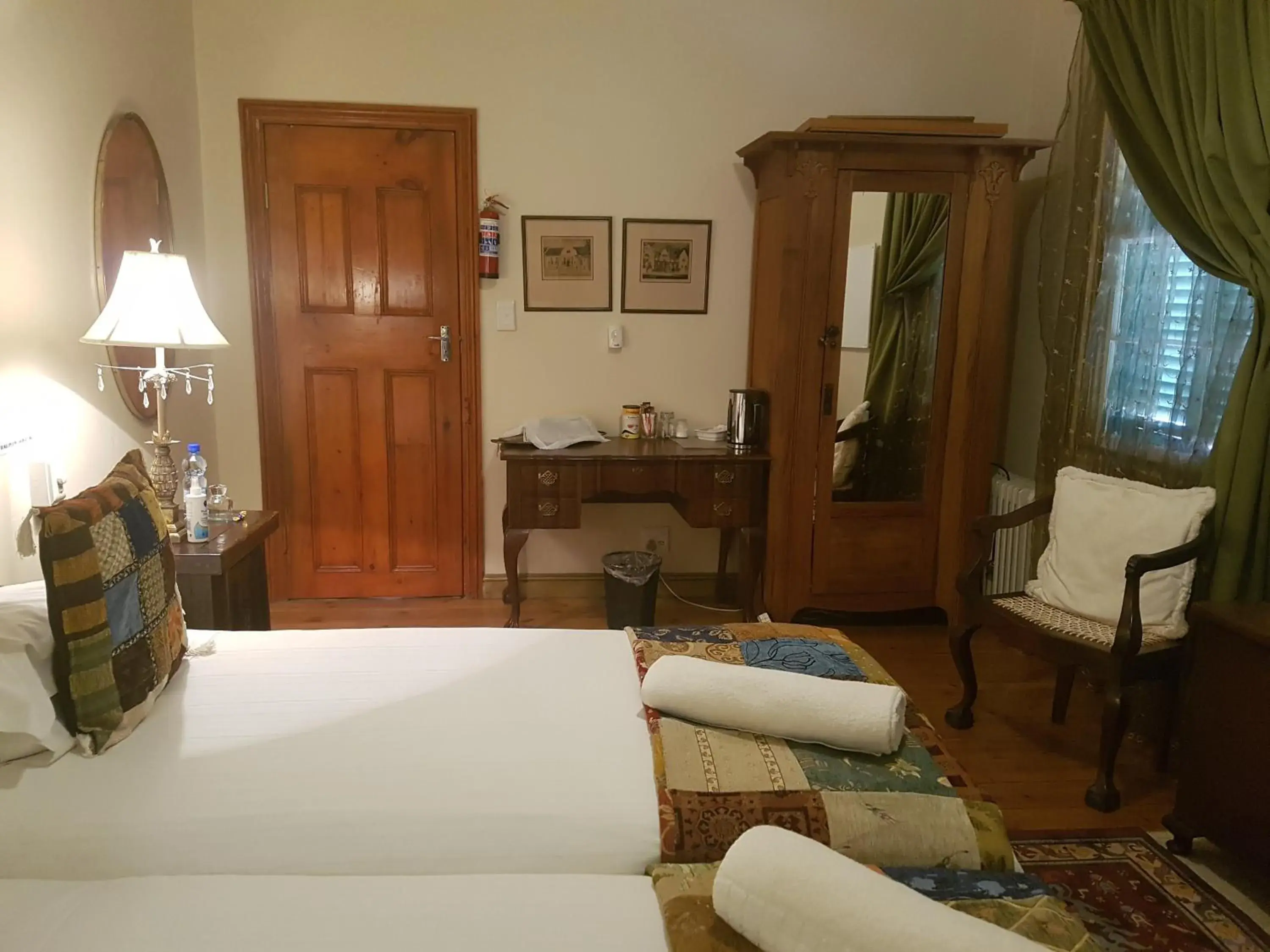 Large Twin Room - single occupancy in Steytlerville Villa Guest house Large Twin Room - single occupancy in Steytlerville Villa Guest house