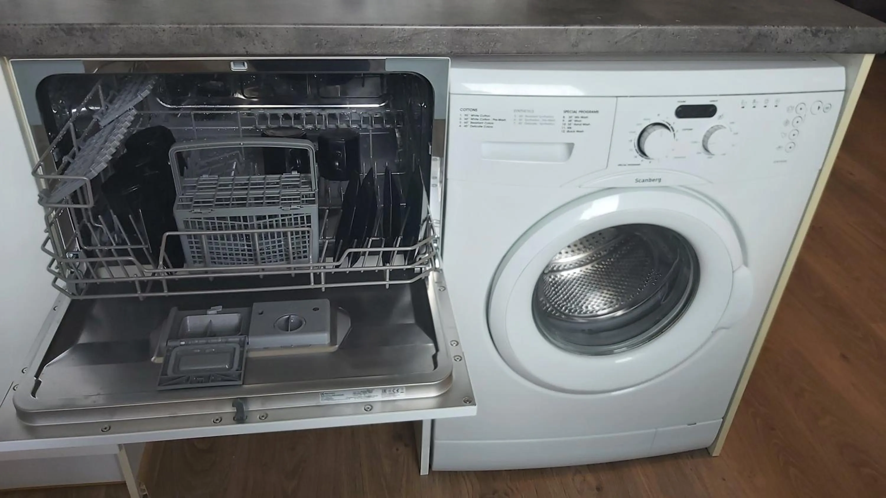 dishwasher in Nikolai 9 City Centre Apartment