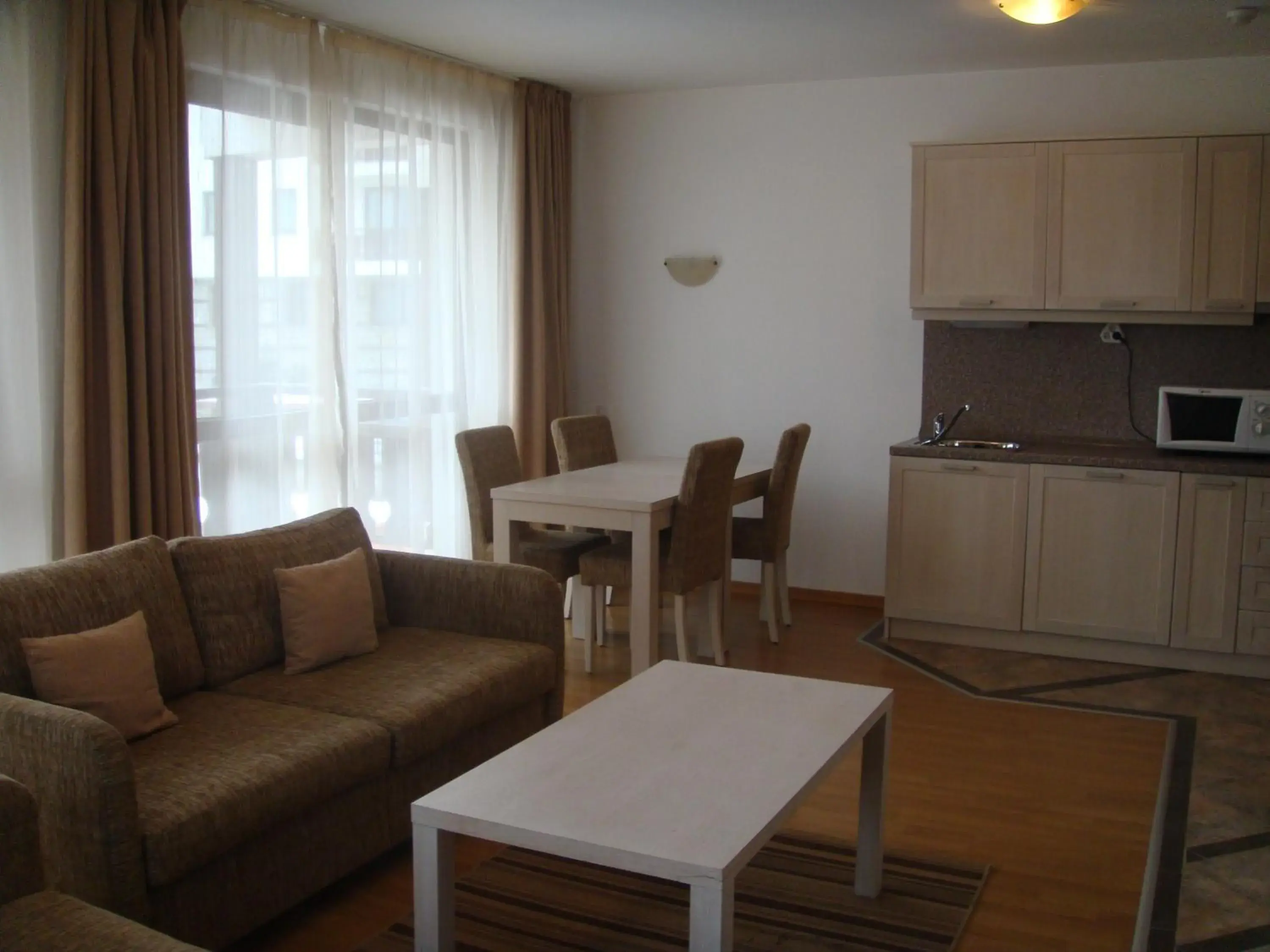 Photo of the whole room in Winslow Elegance Apartments Photo of the whole room in Winslow Elegance Apartments