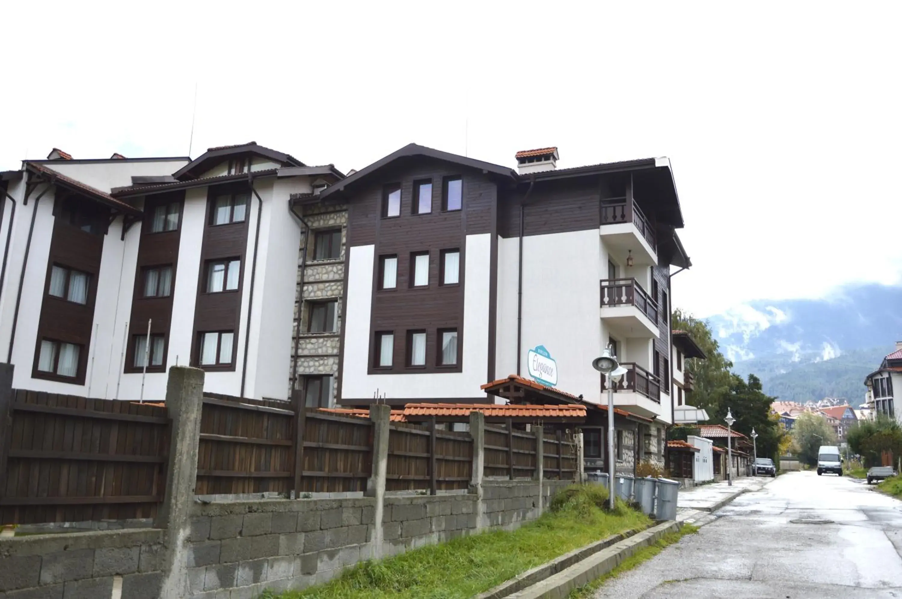 Property building in Winslow Elegance Apartments Property building in Winslow Elegance Apartments