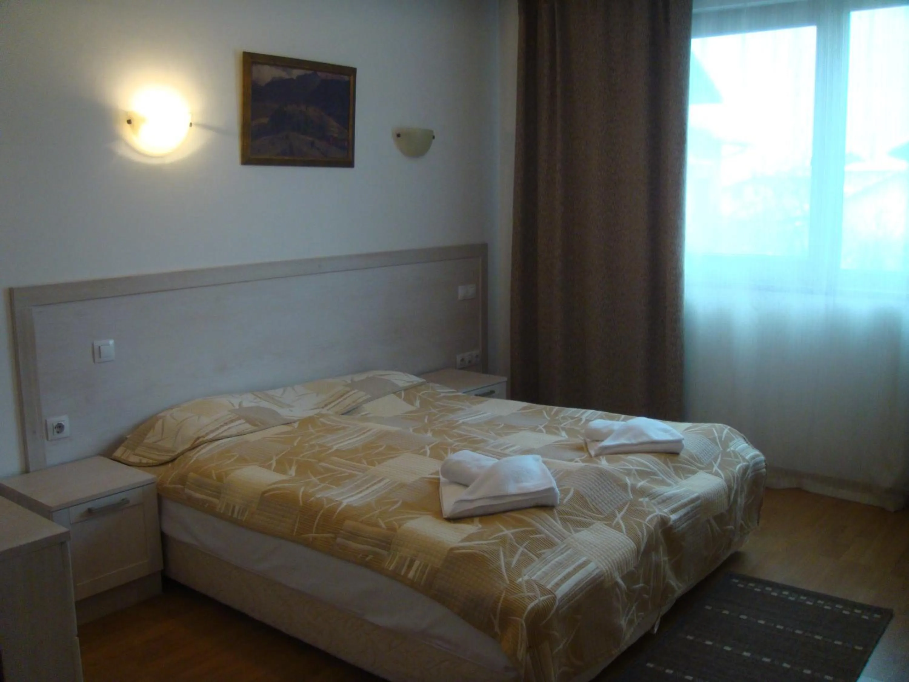 Bed in Winslow Elegance Apartments