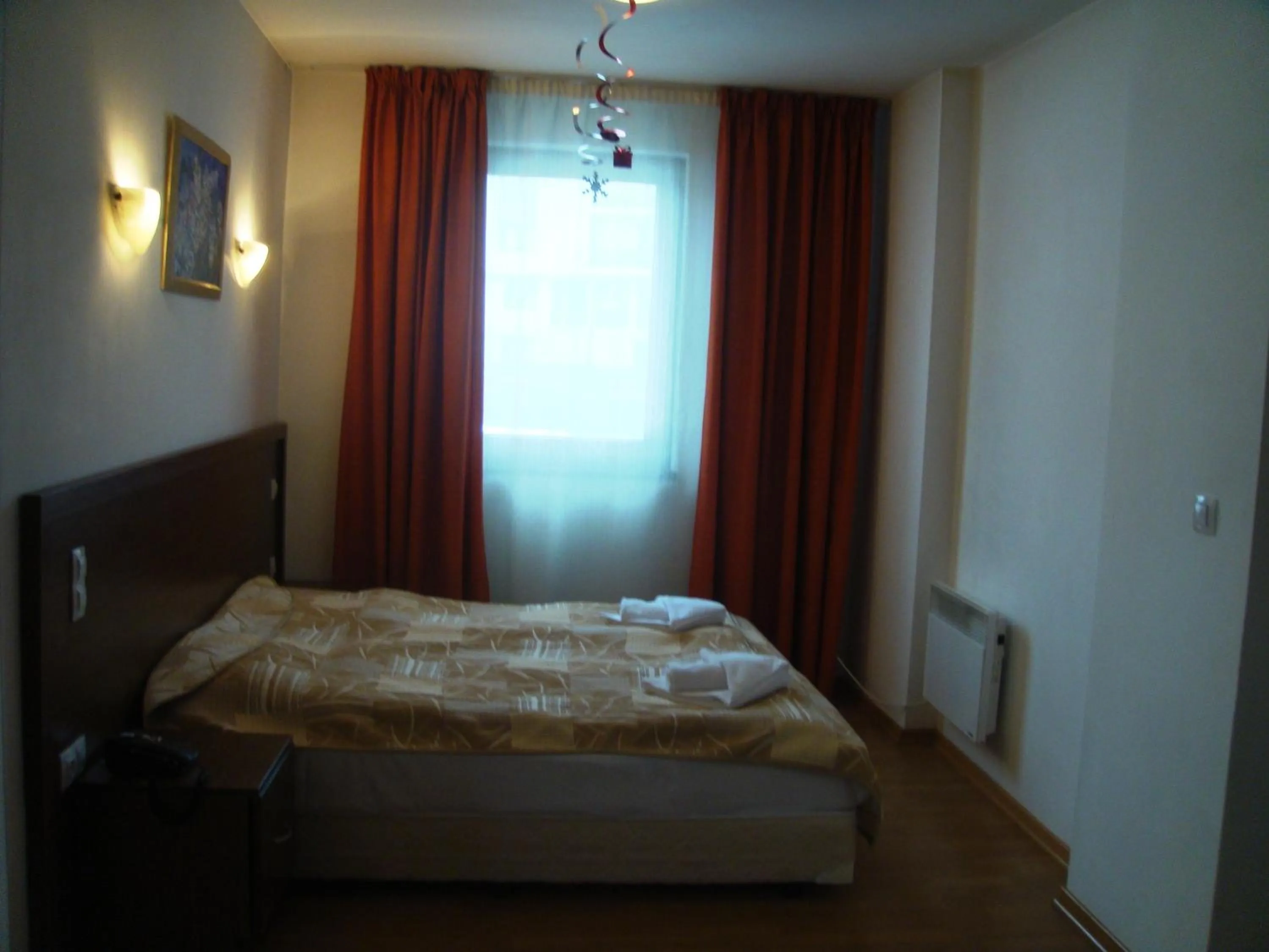 Bed in Winslow Elegance Apartments