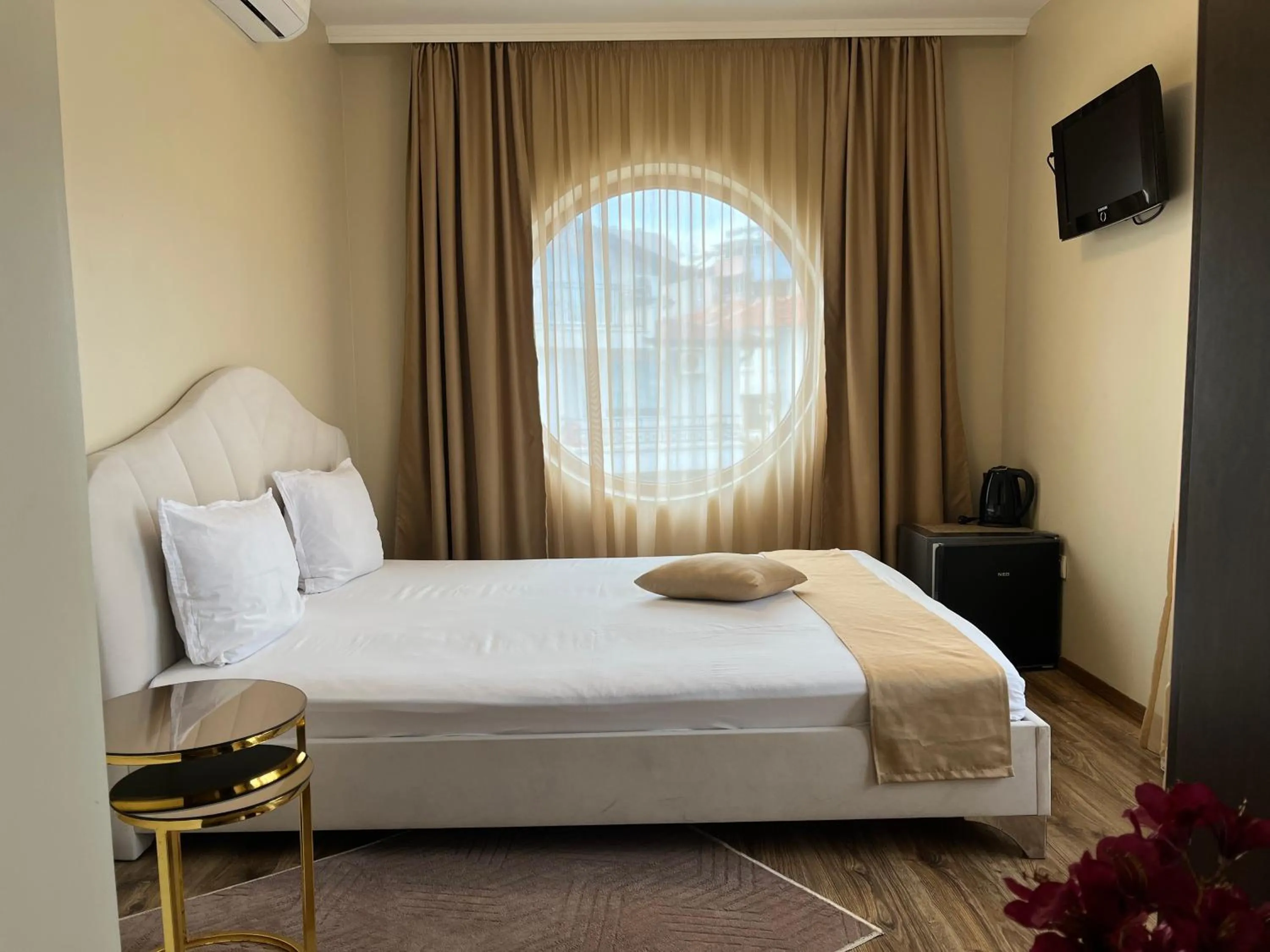 Deluxe Double Room with Side Sea View in Hotel Silver
