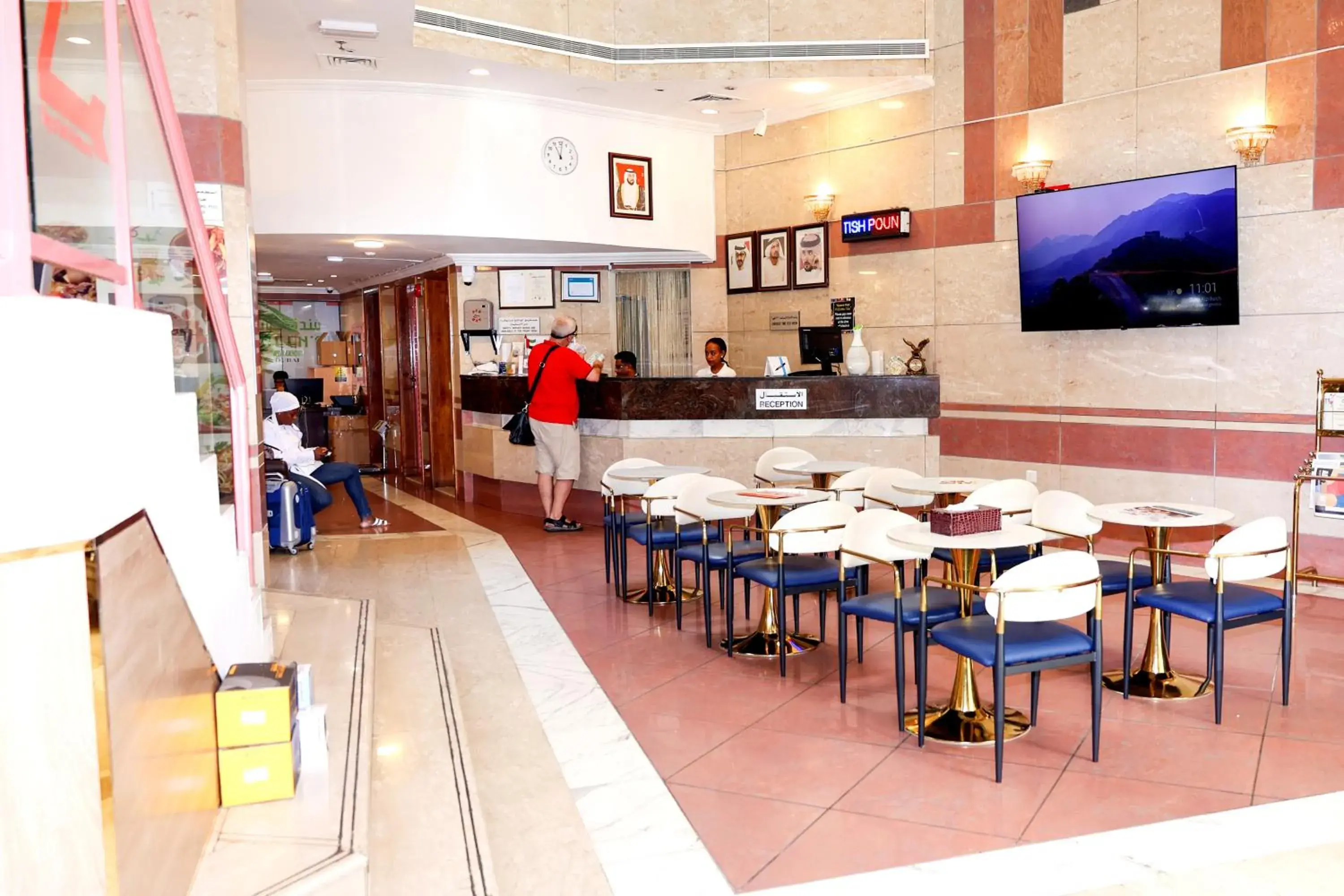 Property building in Queens Hotel Next Sabkha Bus Station Property building in Queens Hotel Next Sabkha Bus Station