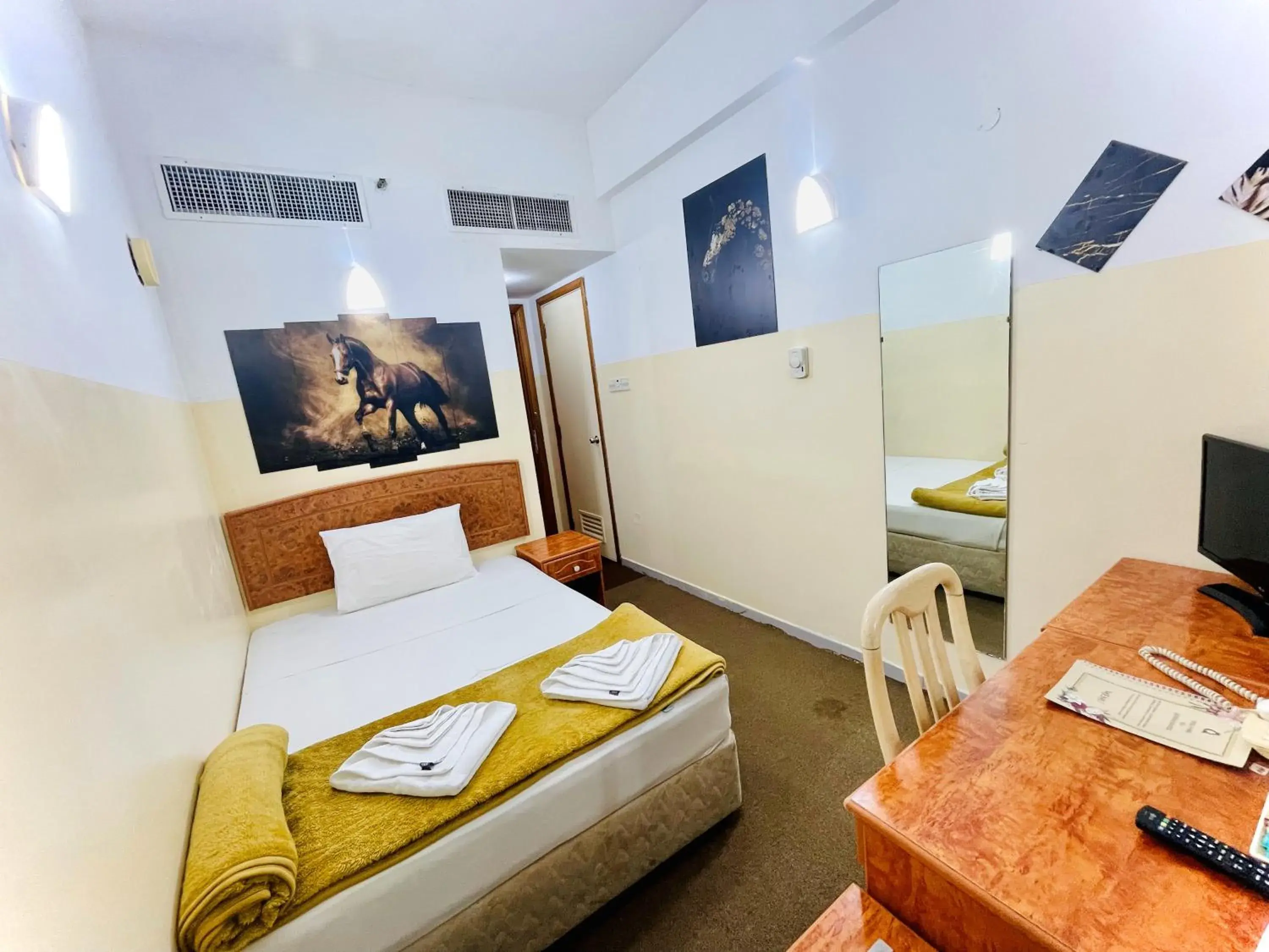 Property building in Queens Hotel Next Sabkha Bus Station Property building in Queens Hotel Next Sabkha Bus Station