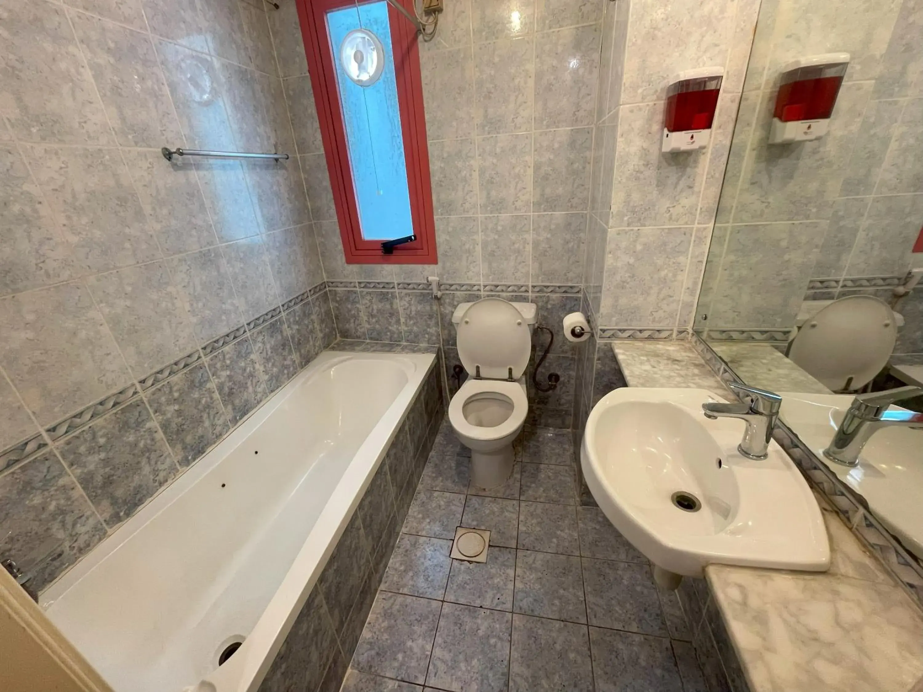 Bathroom in Queens Hotel Next Sabkha Bus Station Bathroom in Queens Hotel Next Sabkha Bus Station