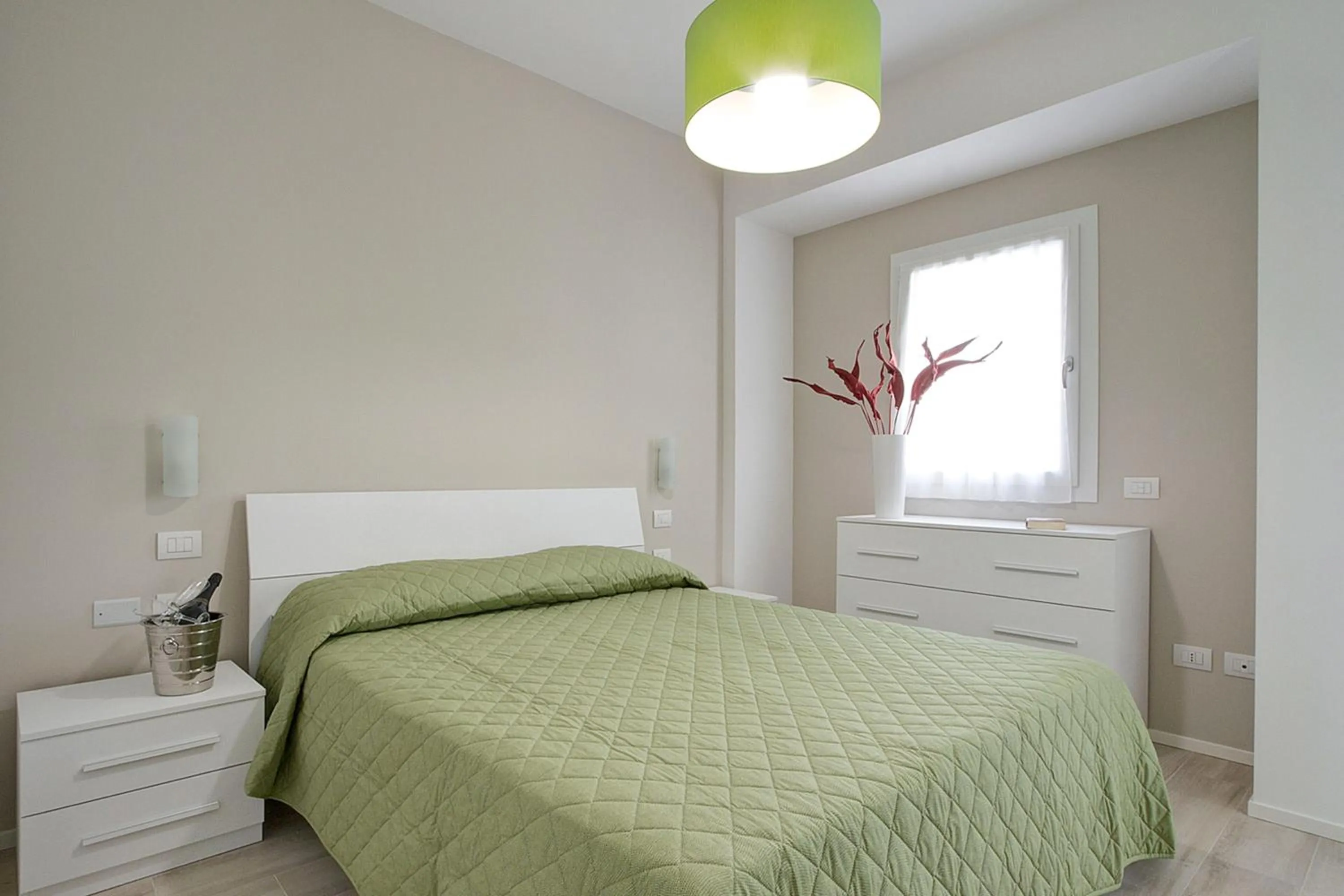 Photo of the whole room, Bed in Residence Armony