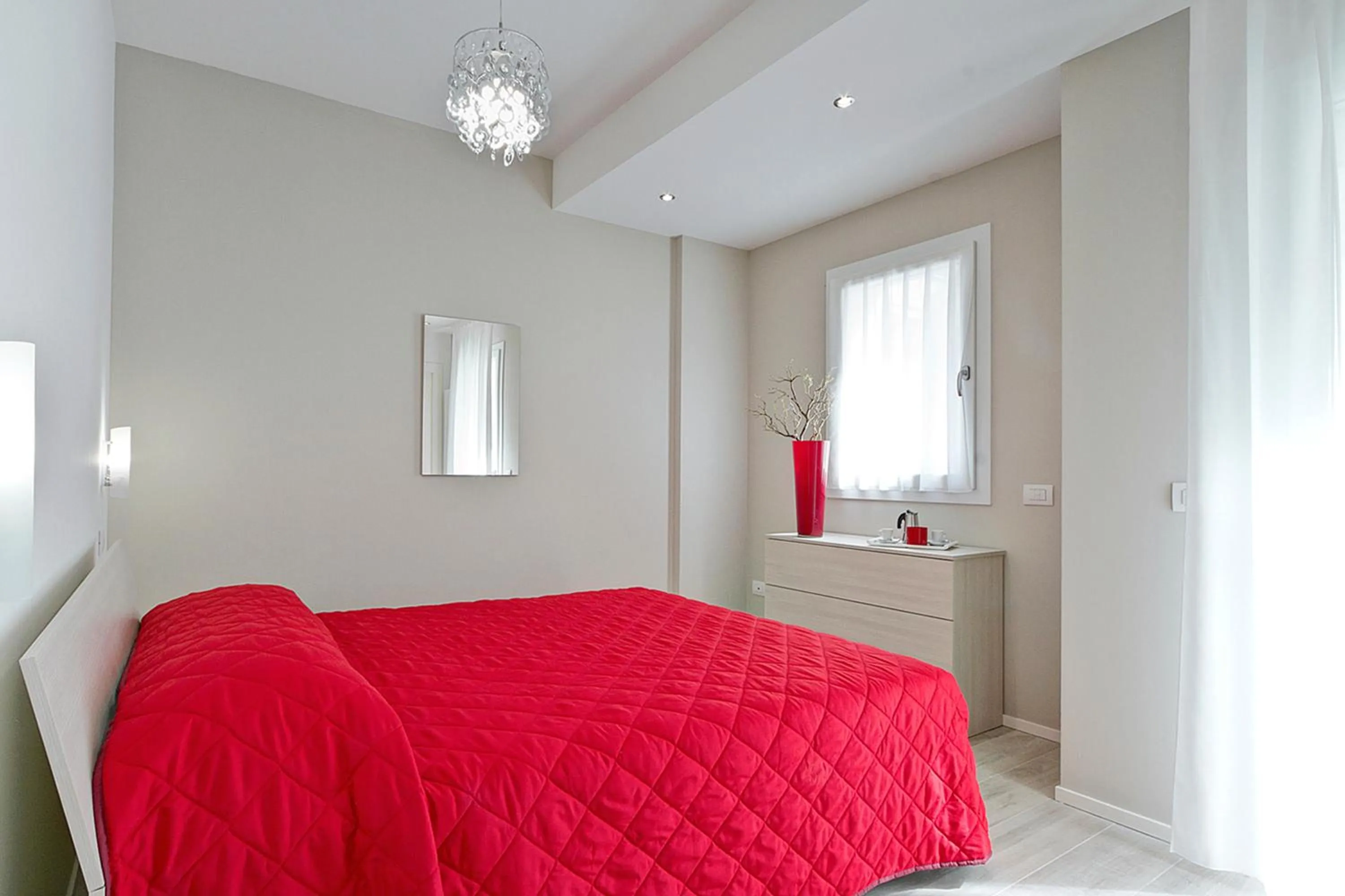 Photo of the whole room, Bed in Residence Armony