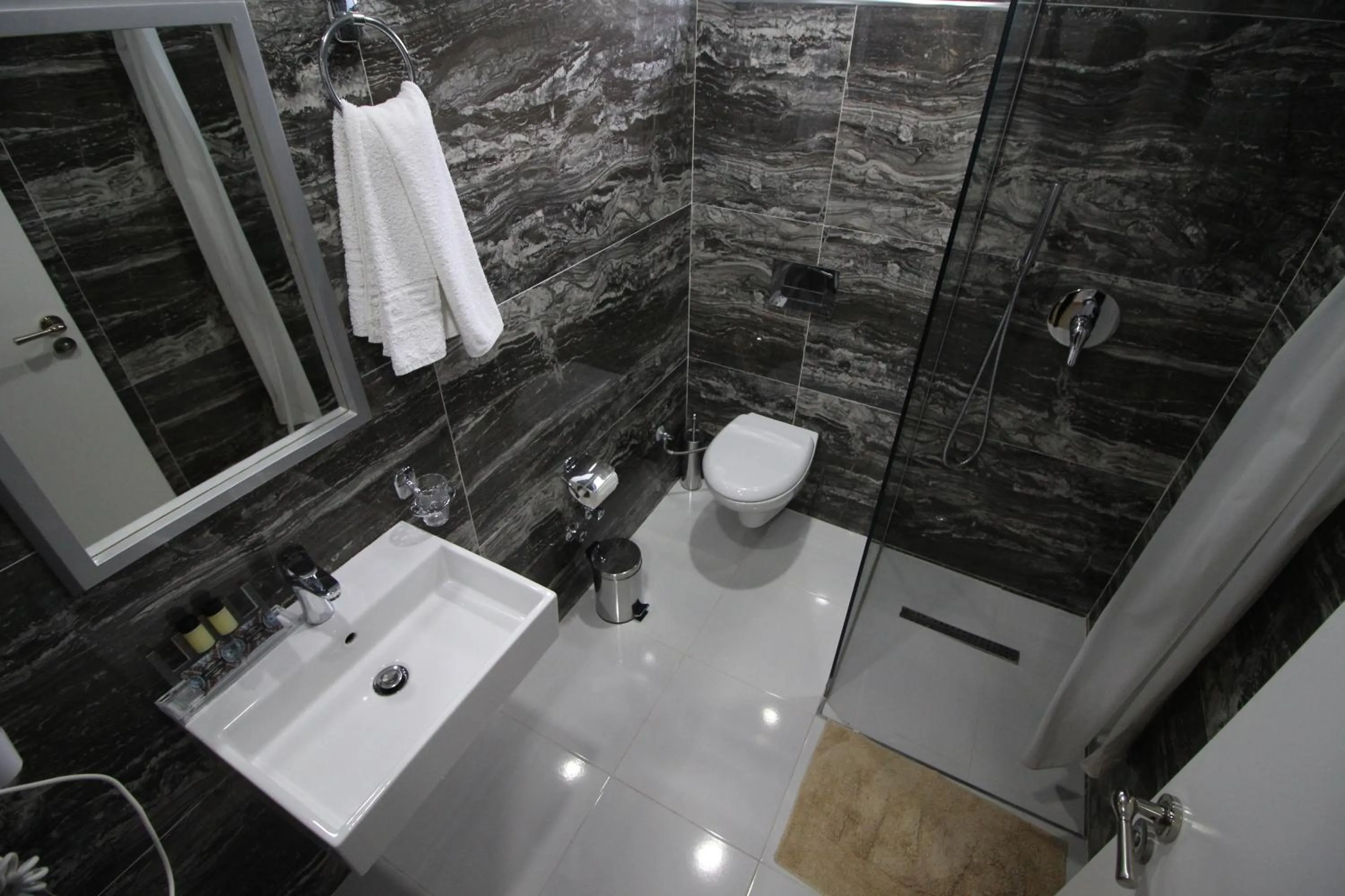 Bathroom in Julia Hotel