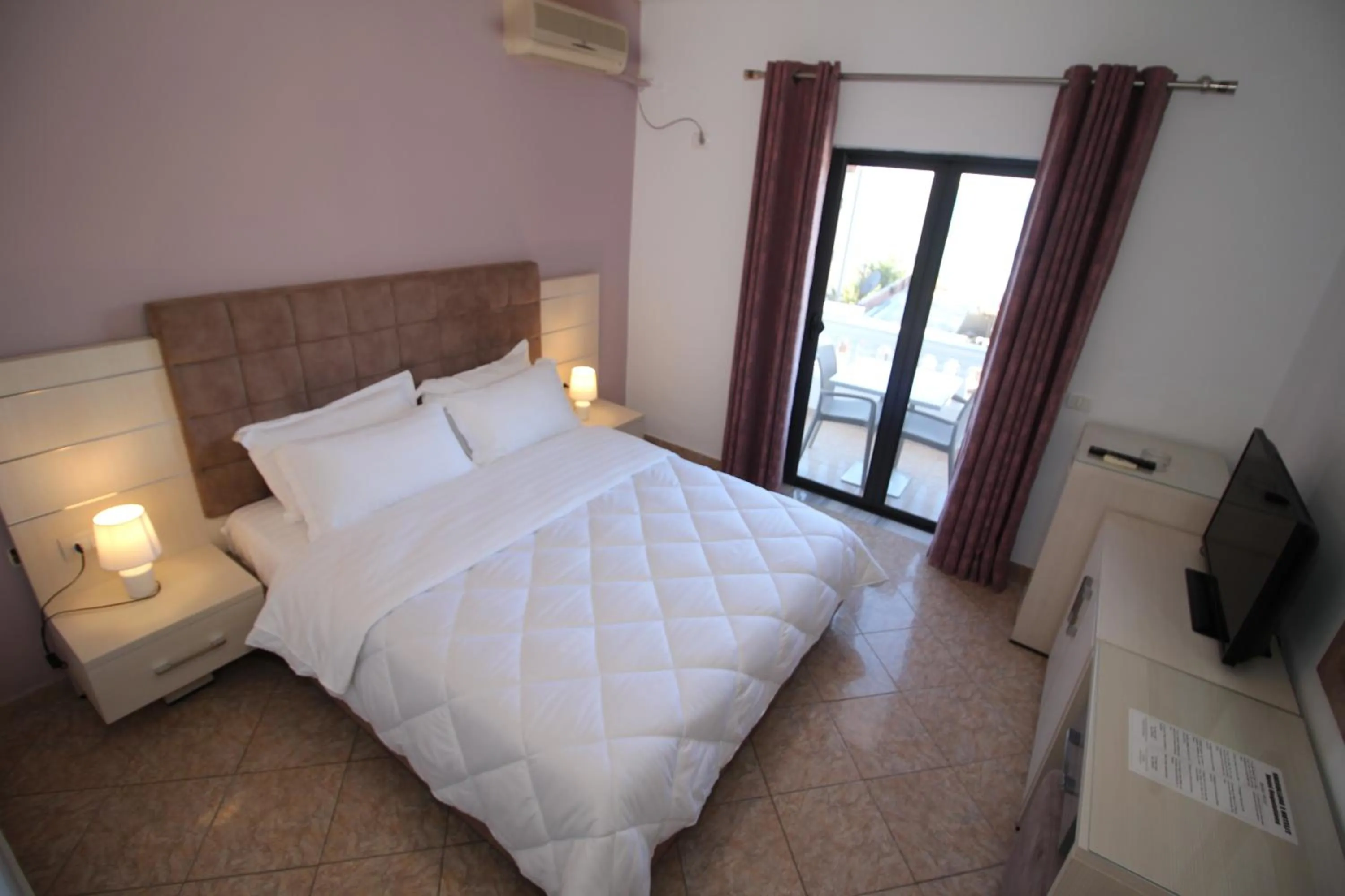 Bedroom, Bed in Julia Hotel