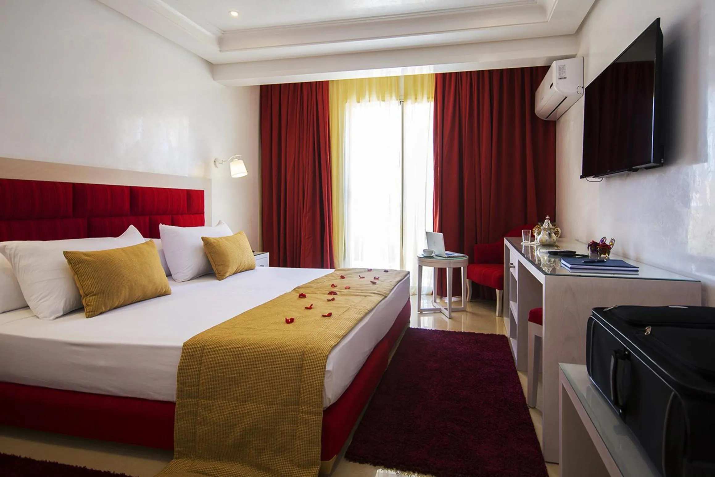 Bedroom, Bed in Hôtel Racine