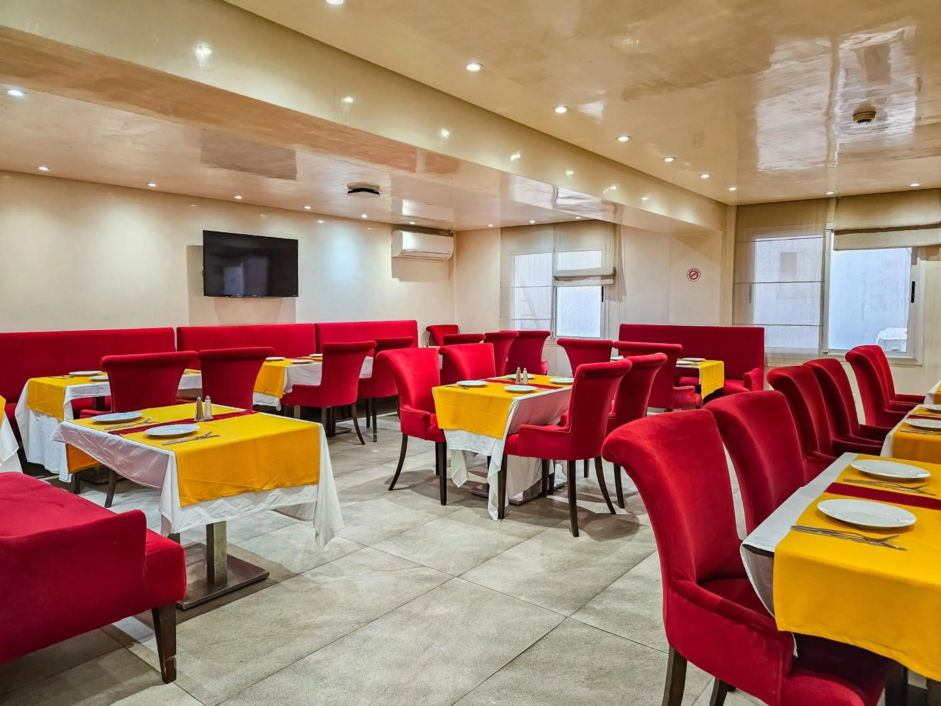 Restaurant/places to eat in Hôtel Racine