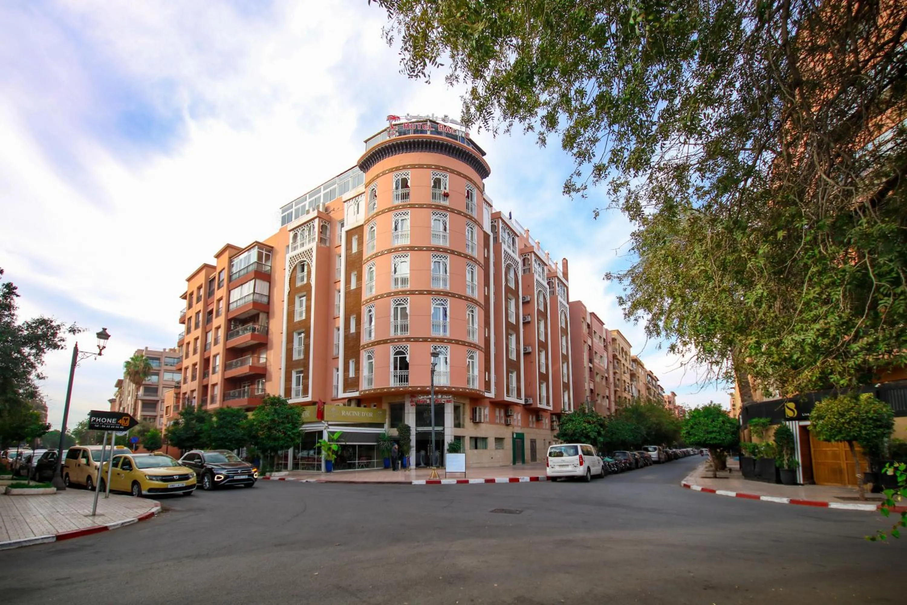 Property building in Hôtel Racine