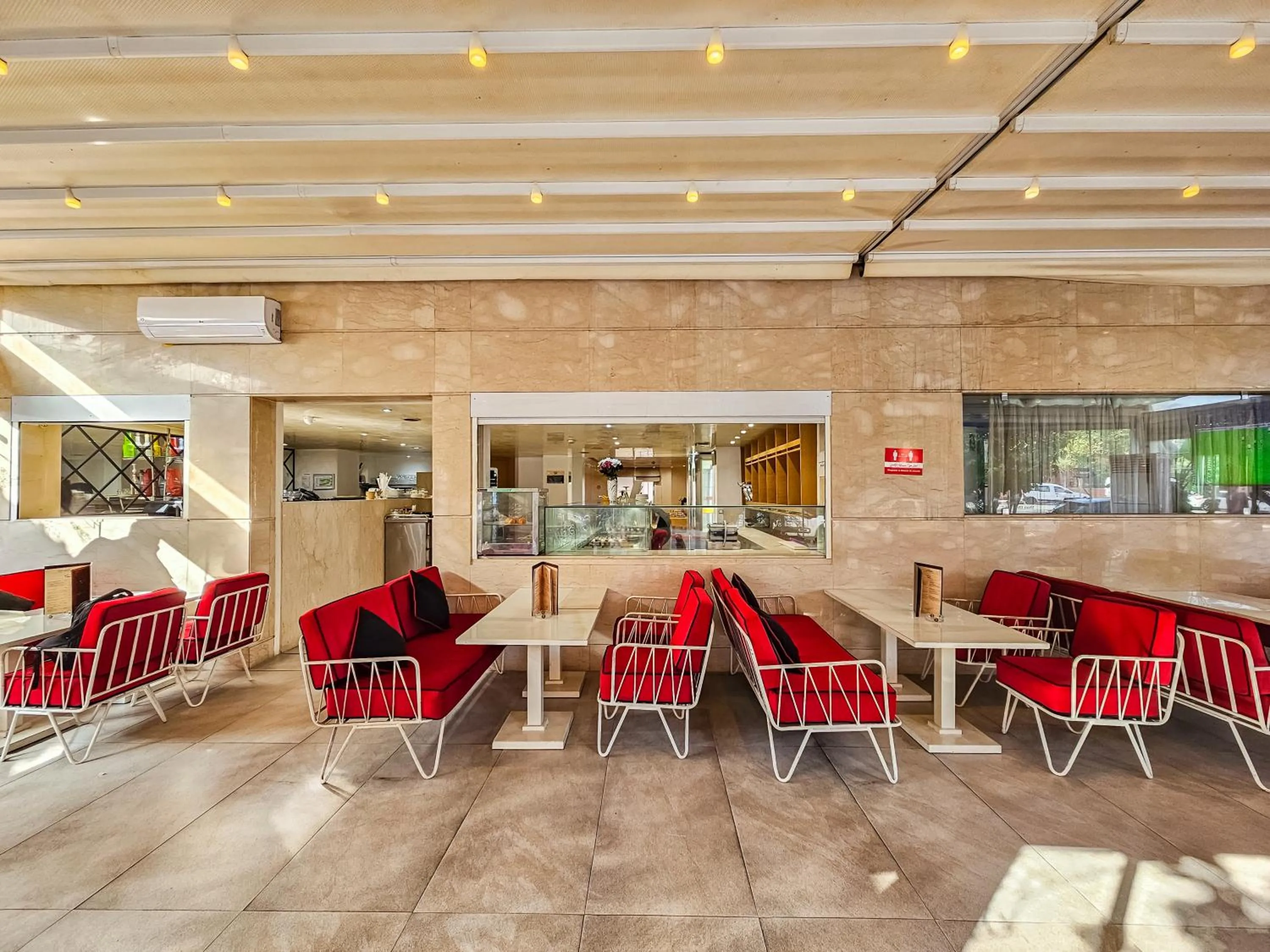 Restaurant/places to eat in Hôtel Racine