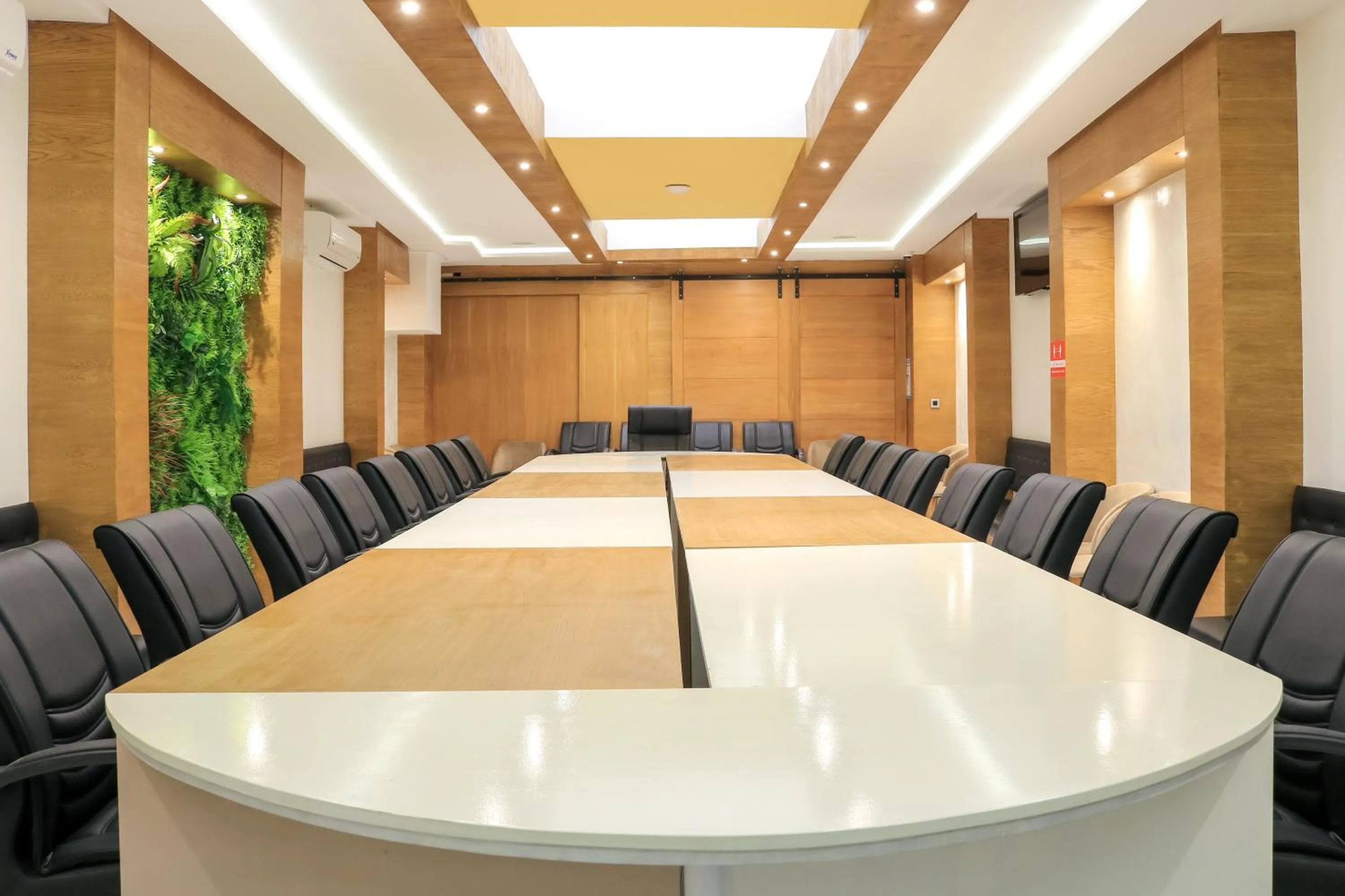 Property building in Hôtel Racine