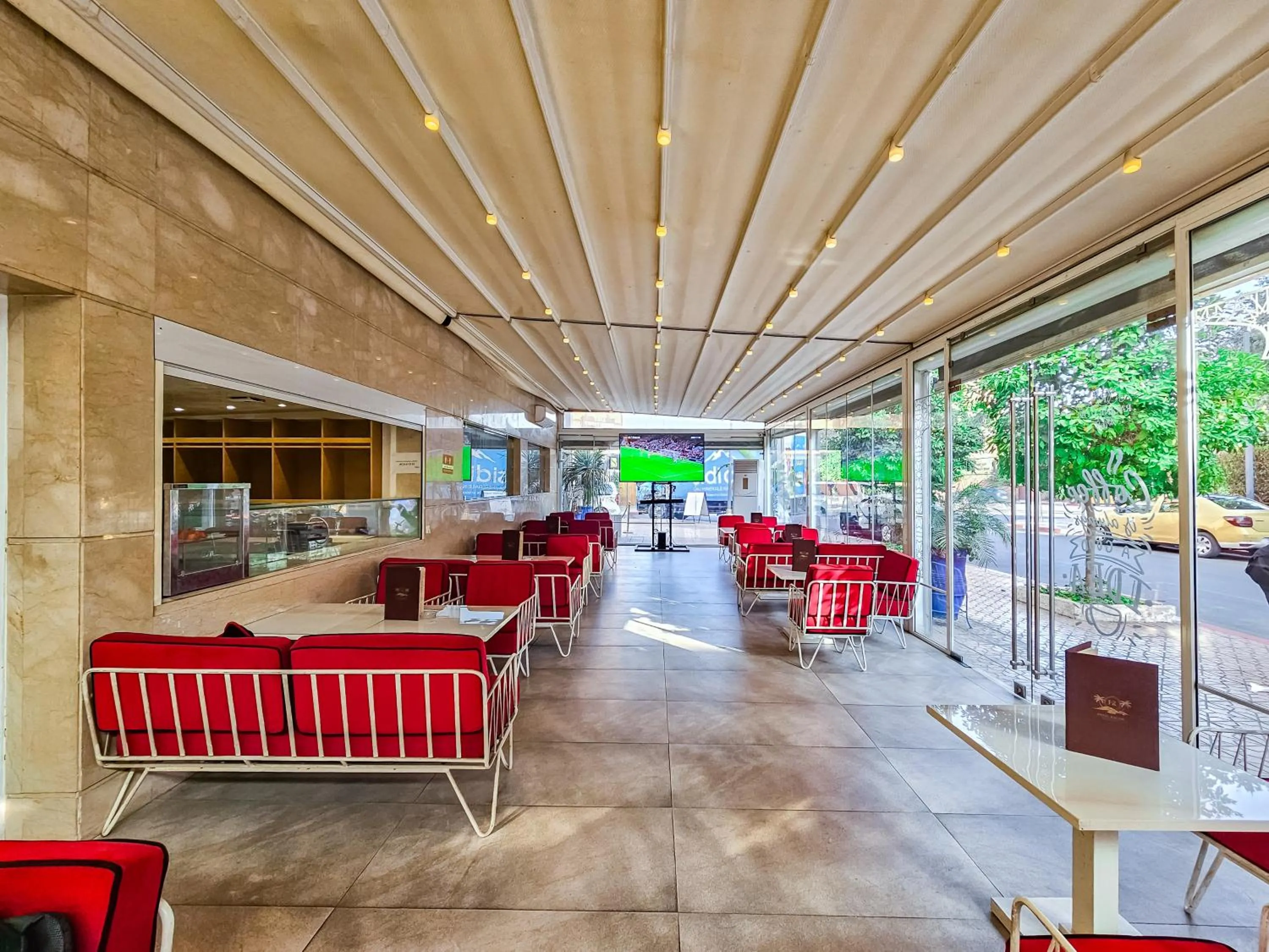 Patio in Hôtel Racine