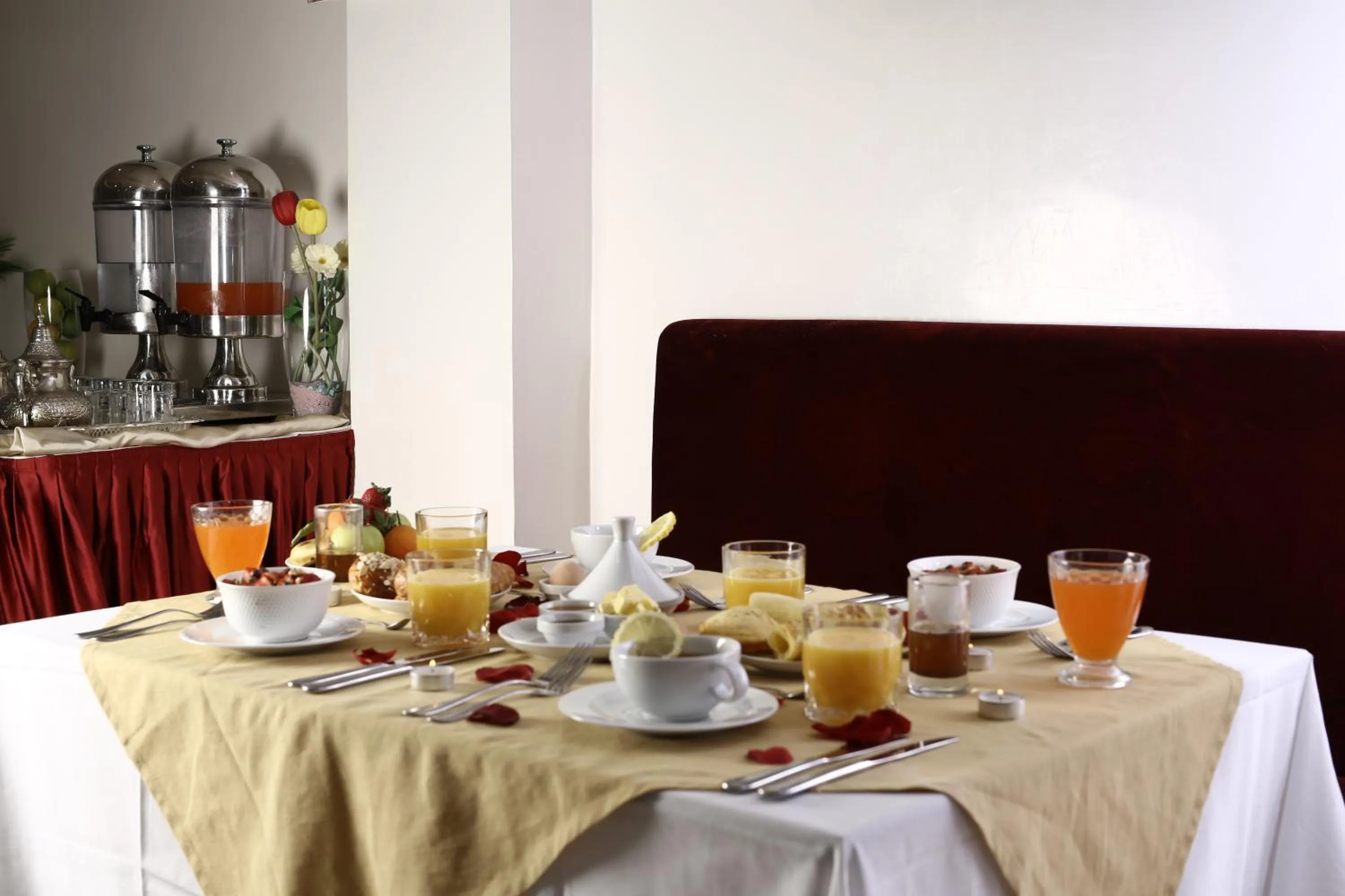 Restaurant/places to eat in Hôtel Racine