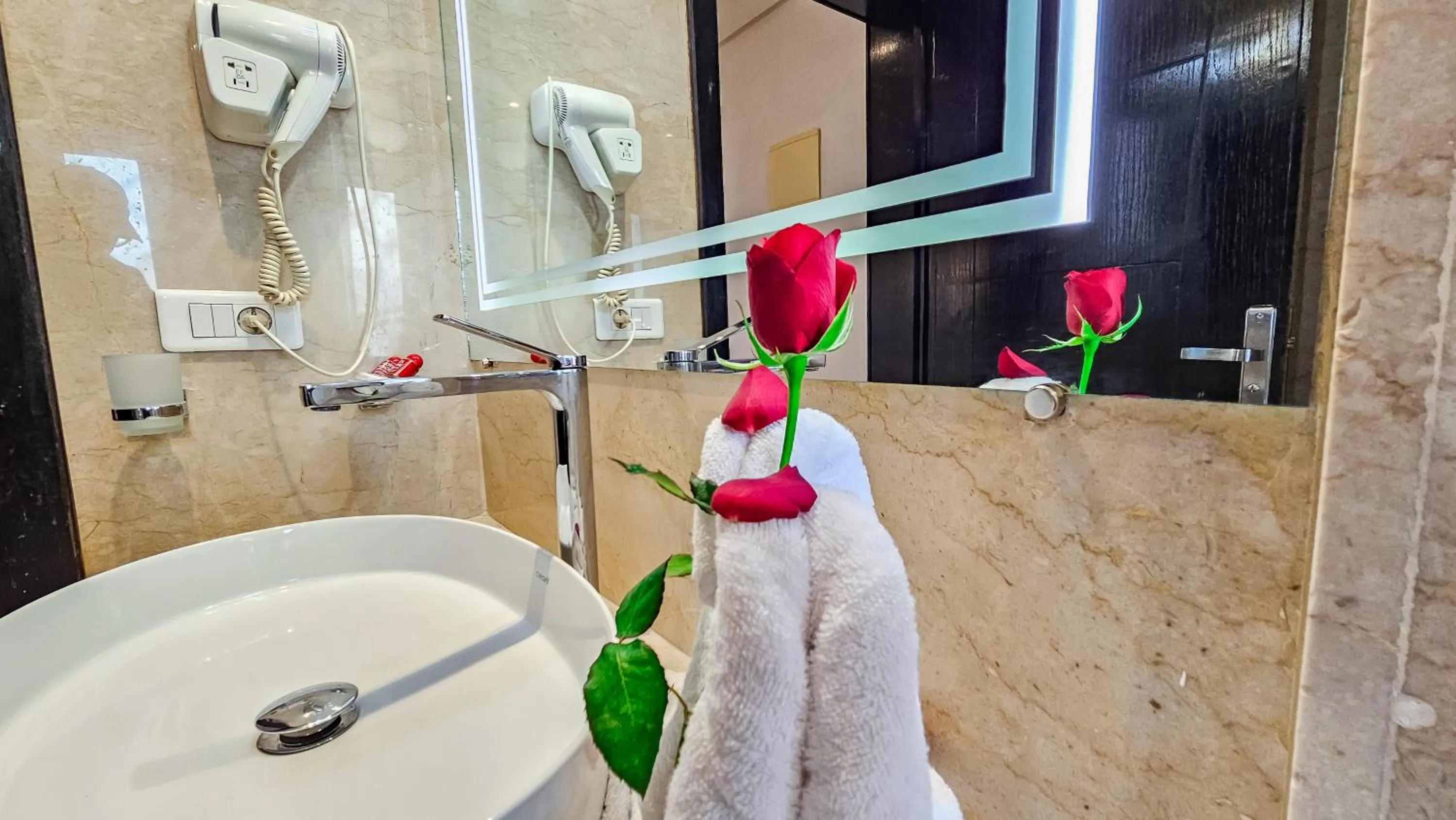 Shower in Hôtel Racine