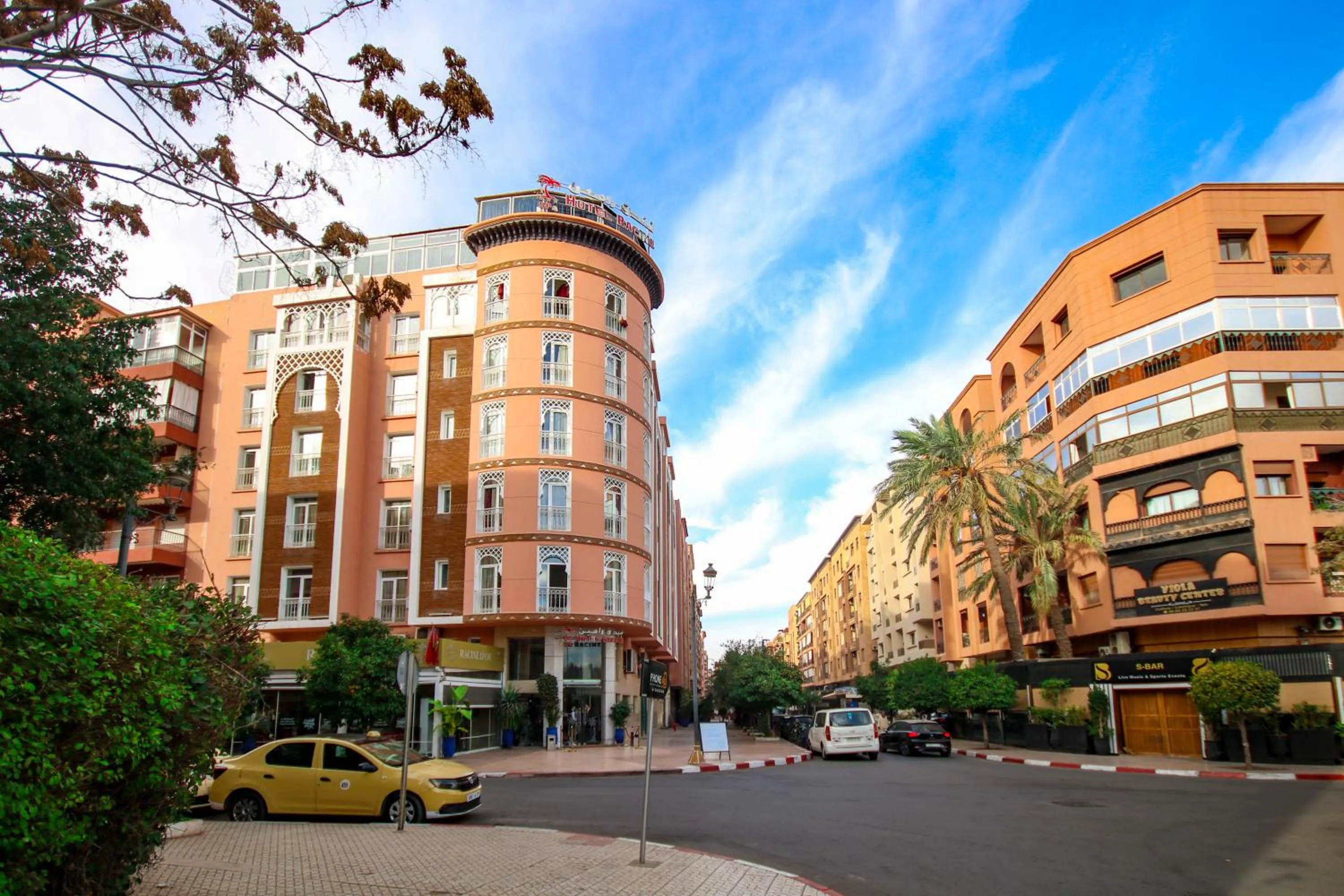 Property building in Hôtel Racine