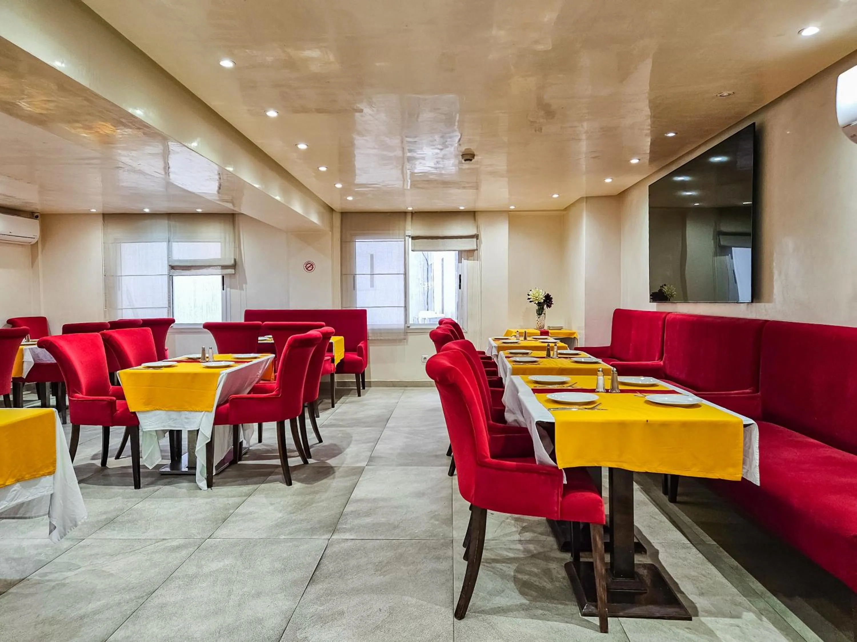 Restaurant/places to eat in Hôtel Racine