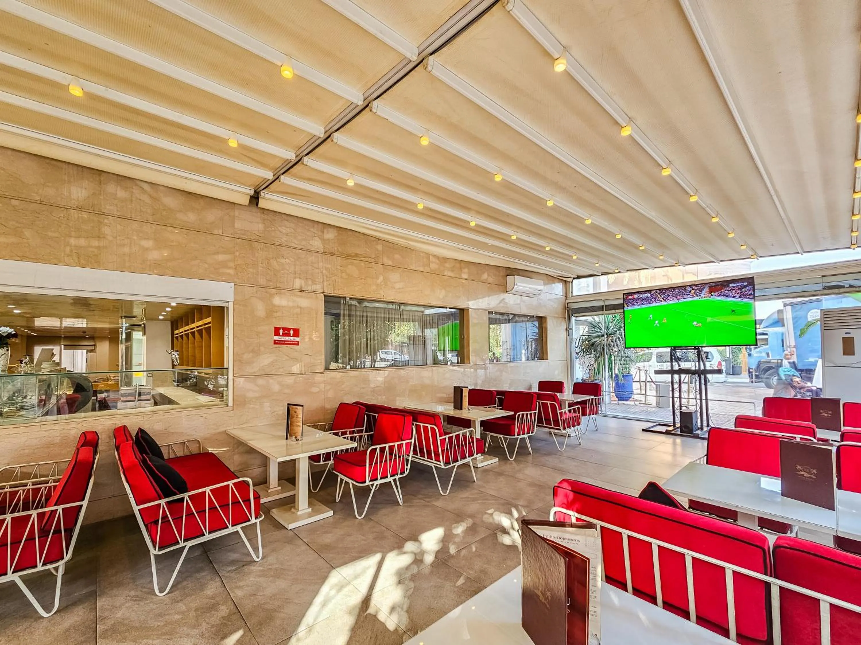 Restaurant/places to eat in Hôtel Racine