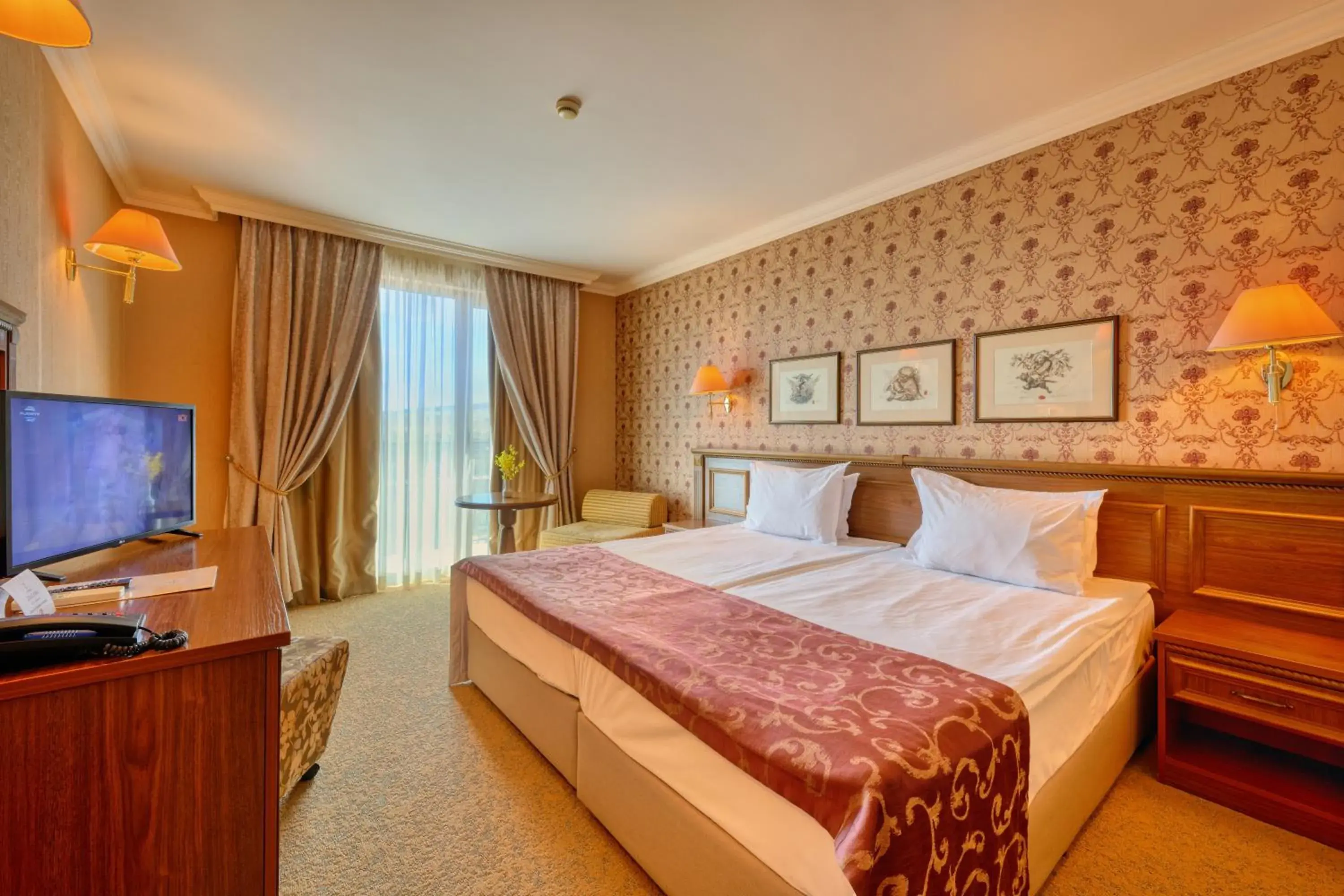 TV and multimedia, Bed in Hotel Club Central TV and multimedia, Bed in Hotel Club Central