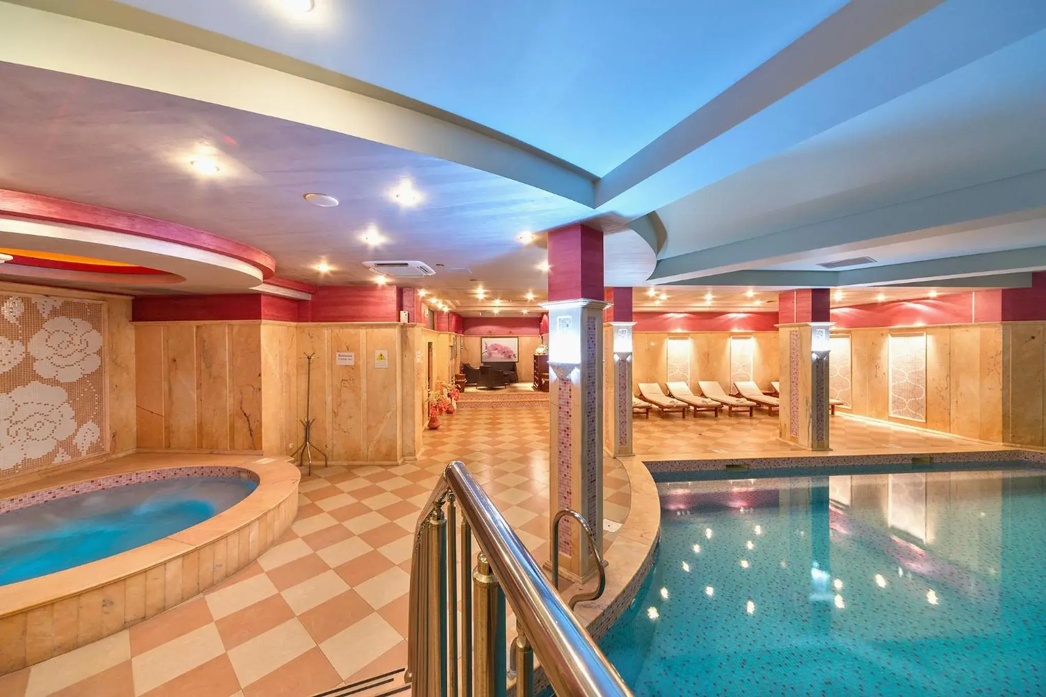 Swimming pool in Hotel Club Central Swimming pool in Hotel Club Central