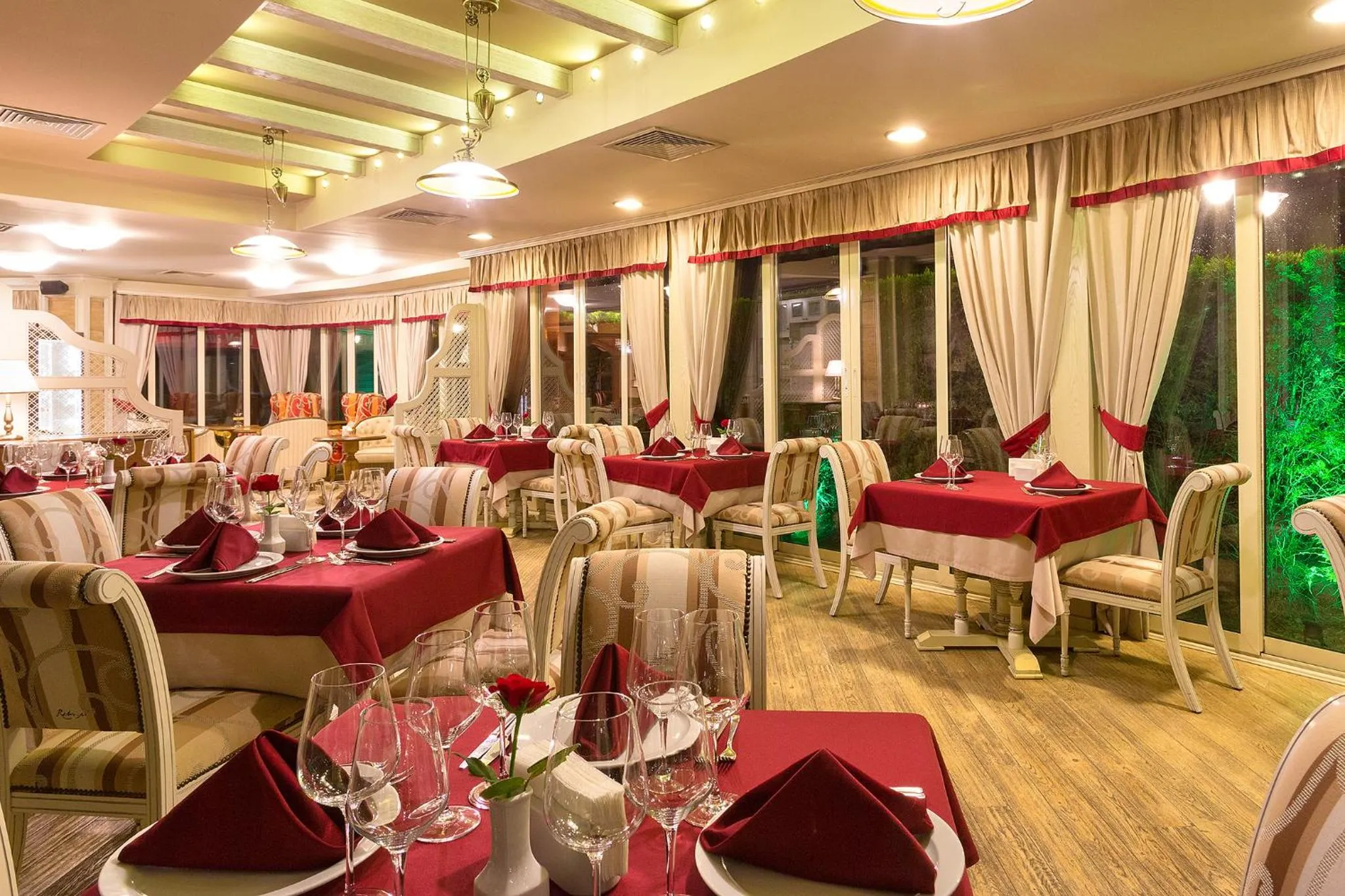 Restaurant/places to eat in Hotel Club Central