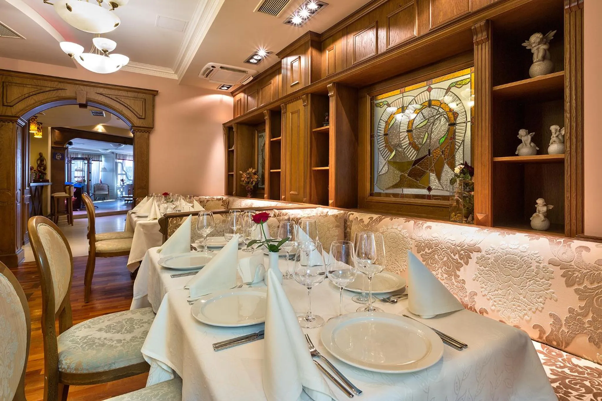 Restaurant/places to eat in Hotel Club Central