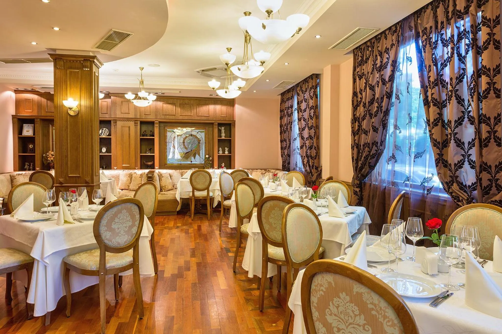 Restaurant/places to eat in Hotel Club Central