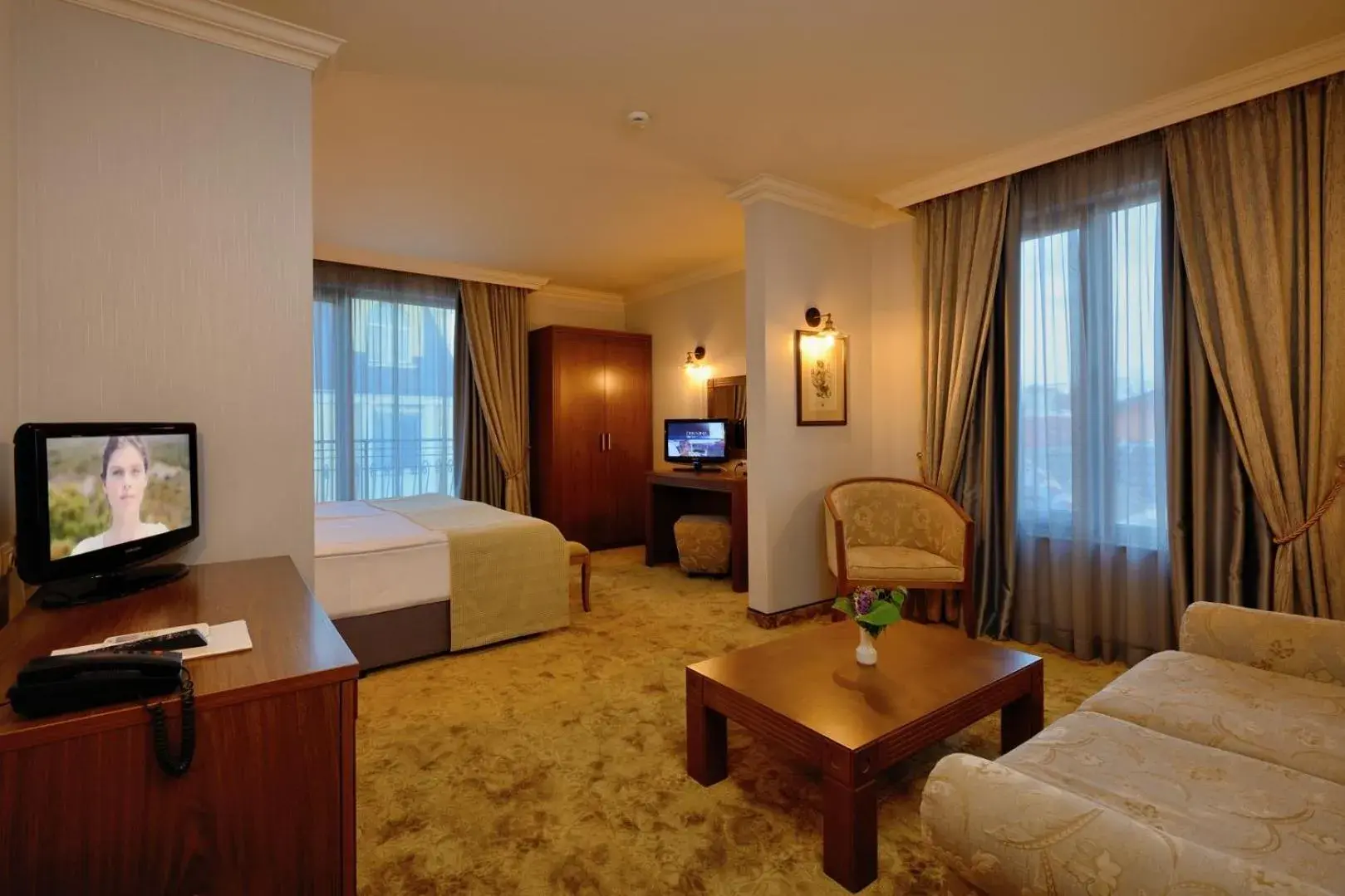 TV and multimedia, Bed in Hotel Club Central TV and multimedia, Bed in Hotel Club Central