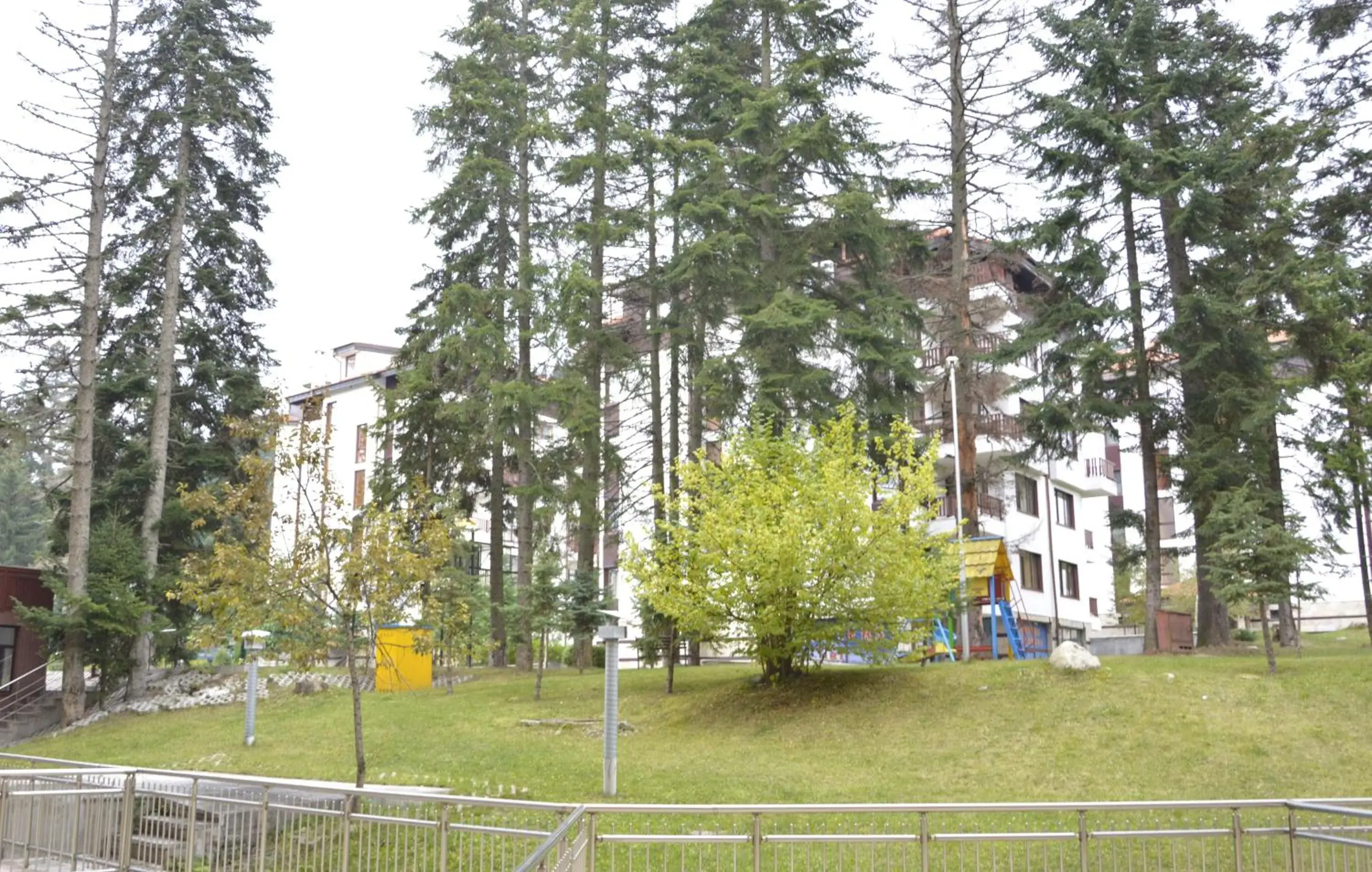 Property building in Persey Flora Apartments Property building in Persey Flora Apartments