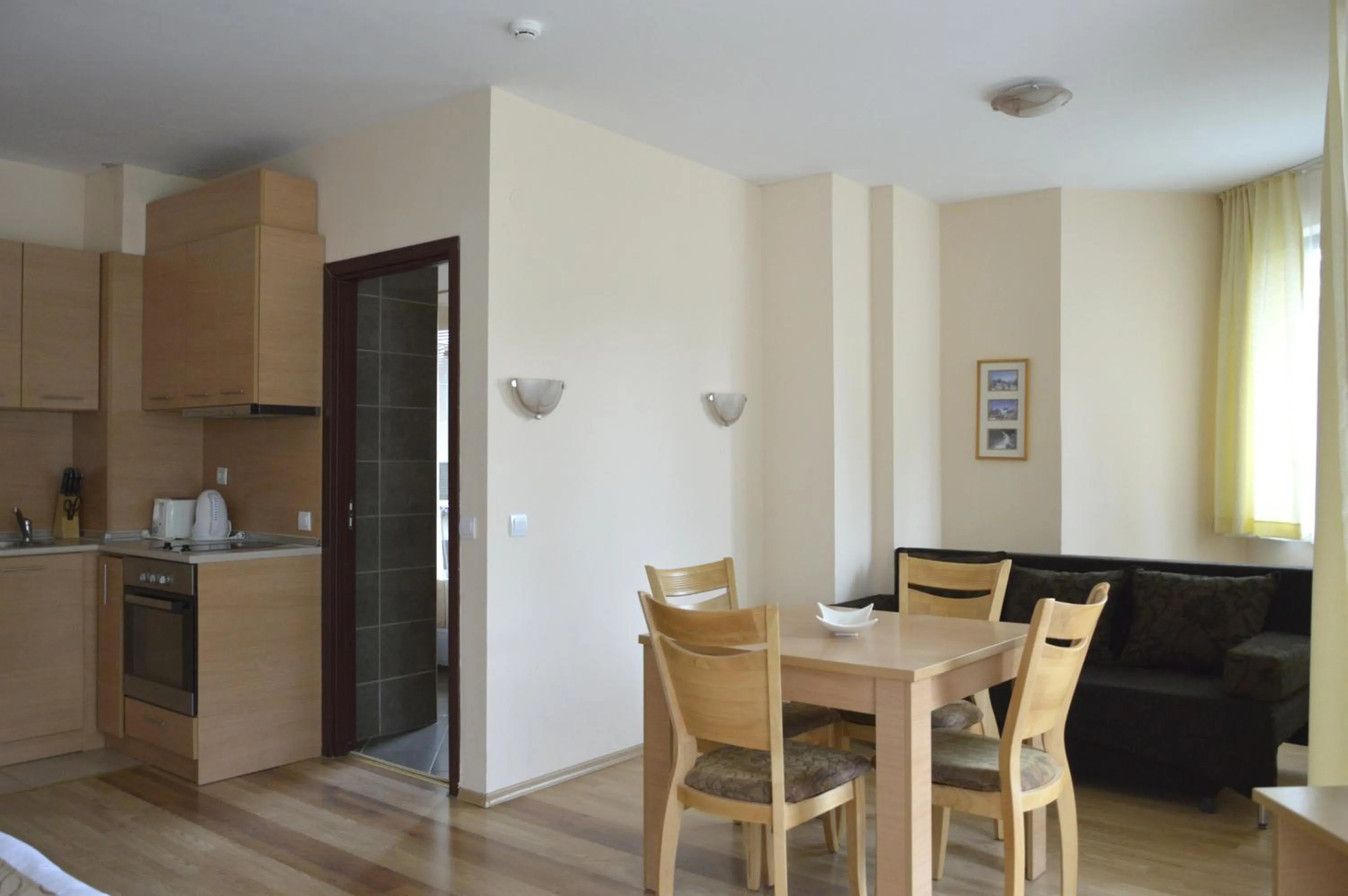 Seating area in Persey Flora Apartments