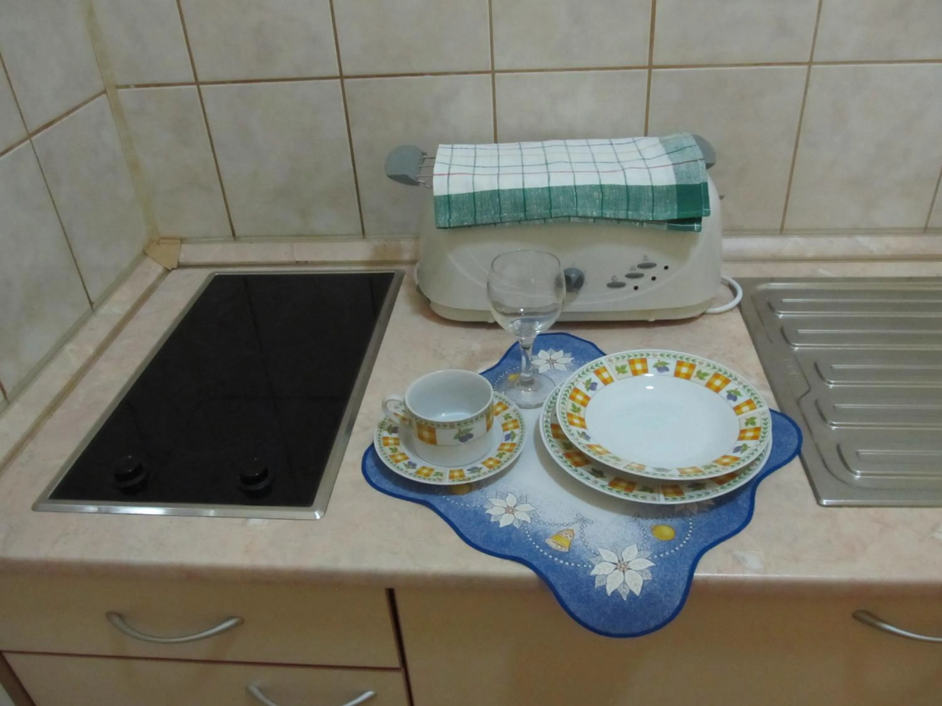 Kitchen or kitchenette in Persey Flora Apartments