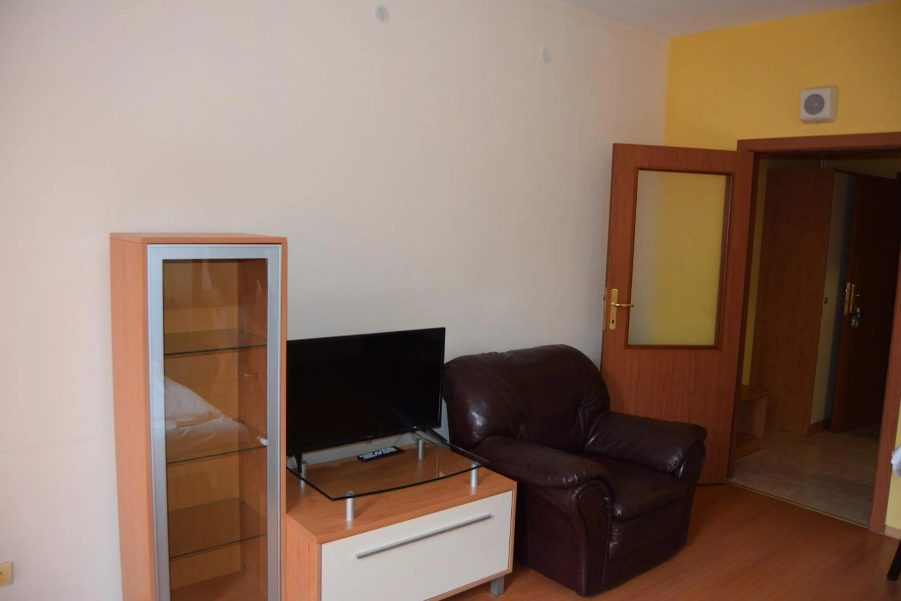 TV and multimedia in Persey Flora Apartments