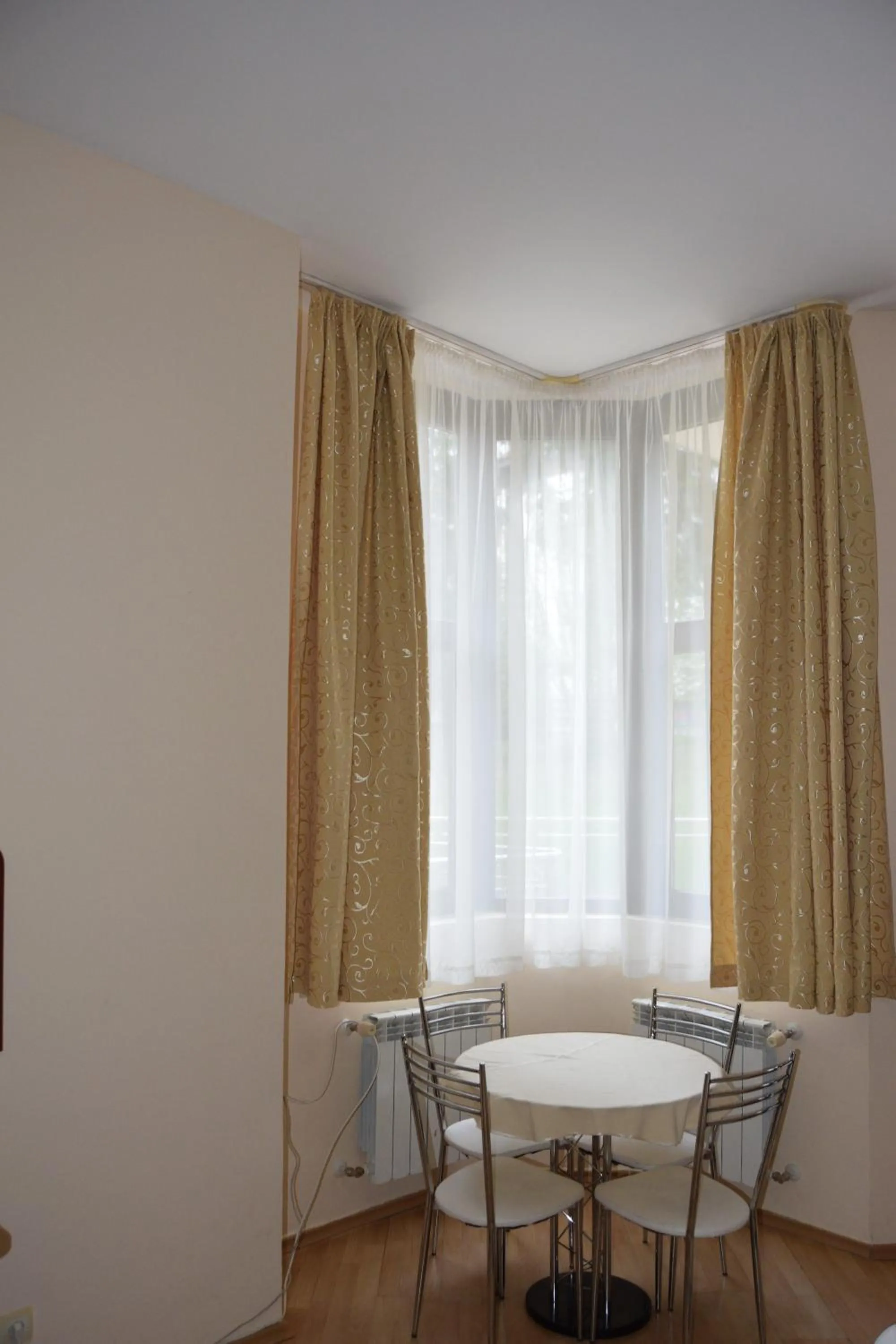 Seating area in Persey Flora Apartments