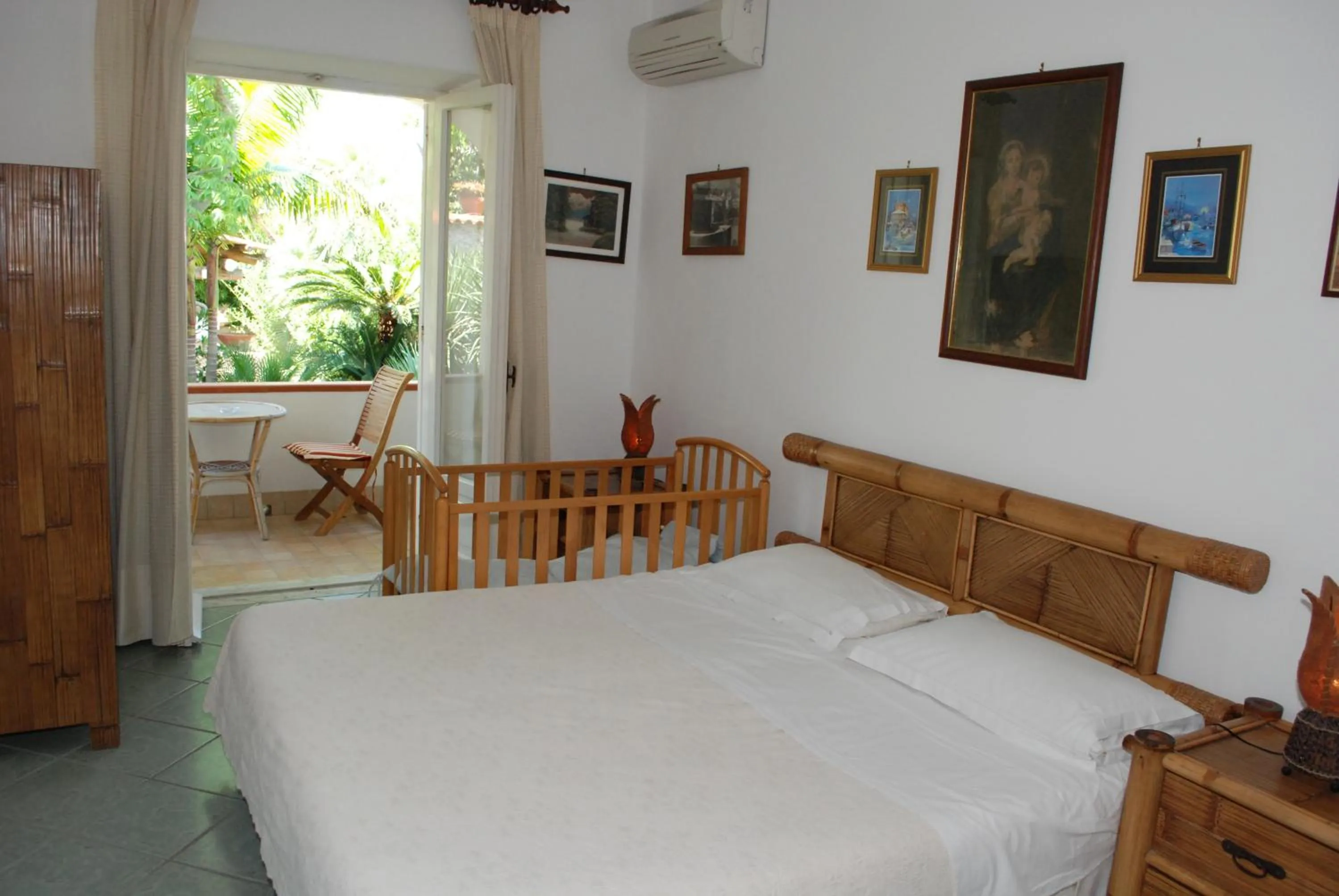 cot, Bed in Residence Villa Cristina